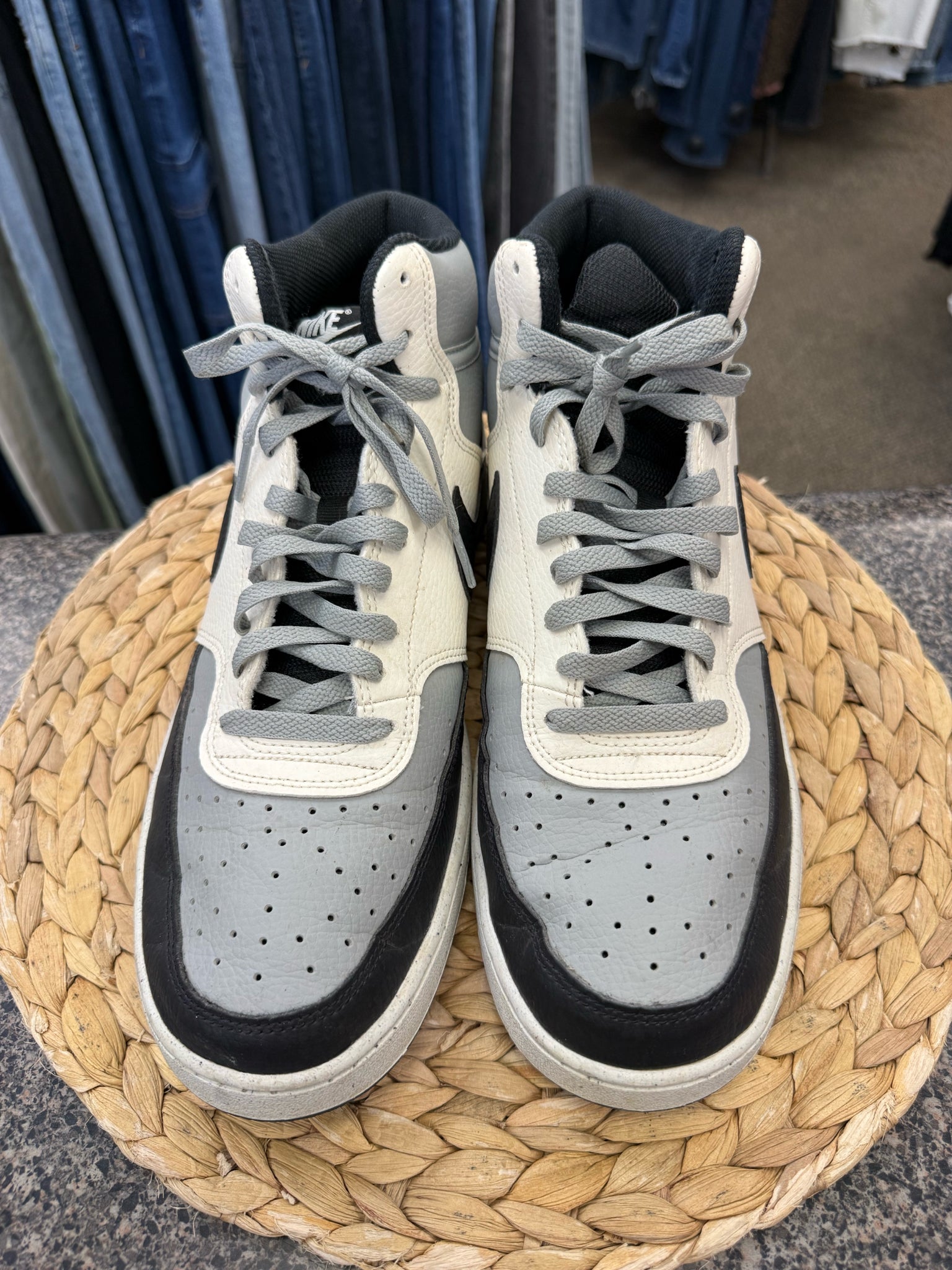Pre-owned NIKE Gray Black Trim SHOE SIZE 12 MENS Designer Shoe