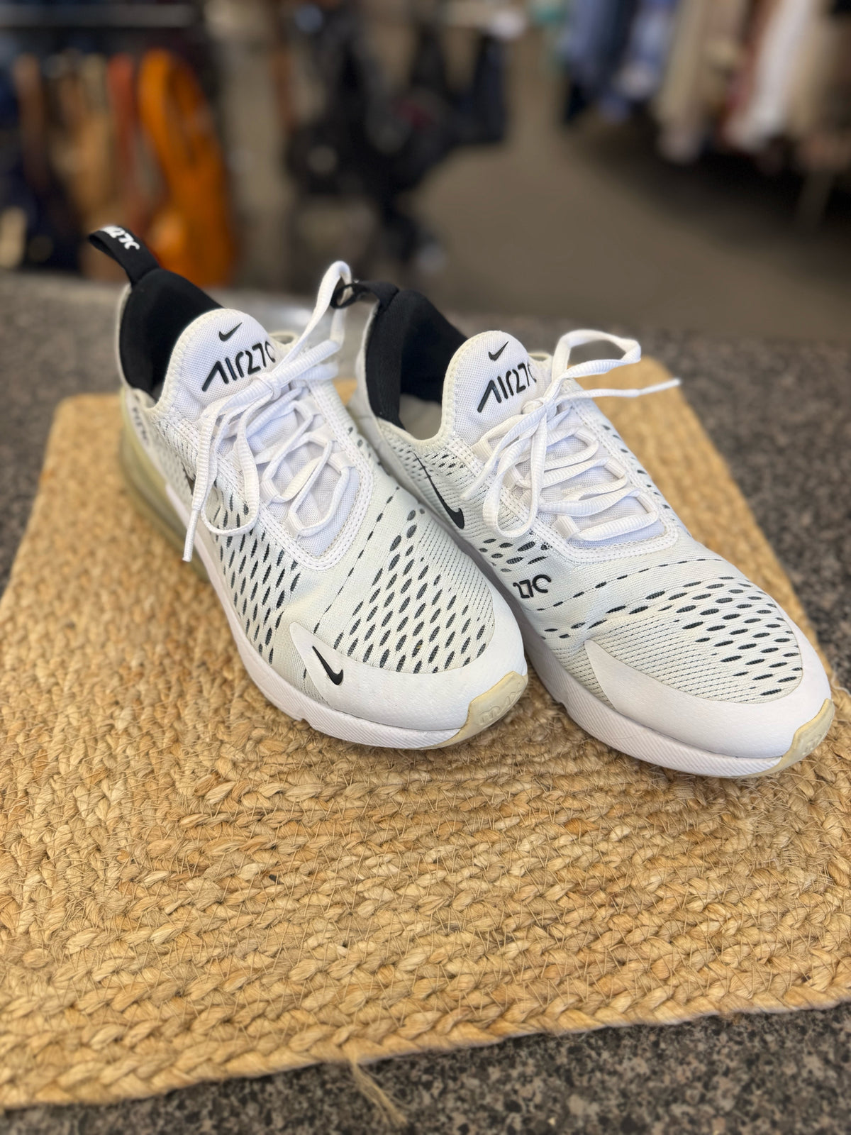 Pre-owned NIKE White Black Trim Size 7.5 Sneaker