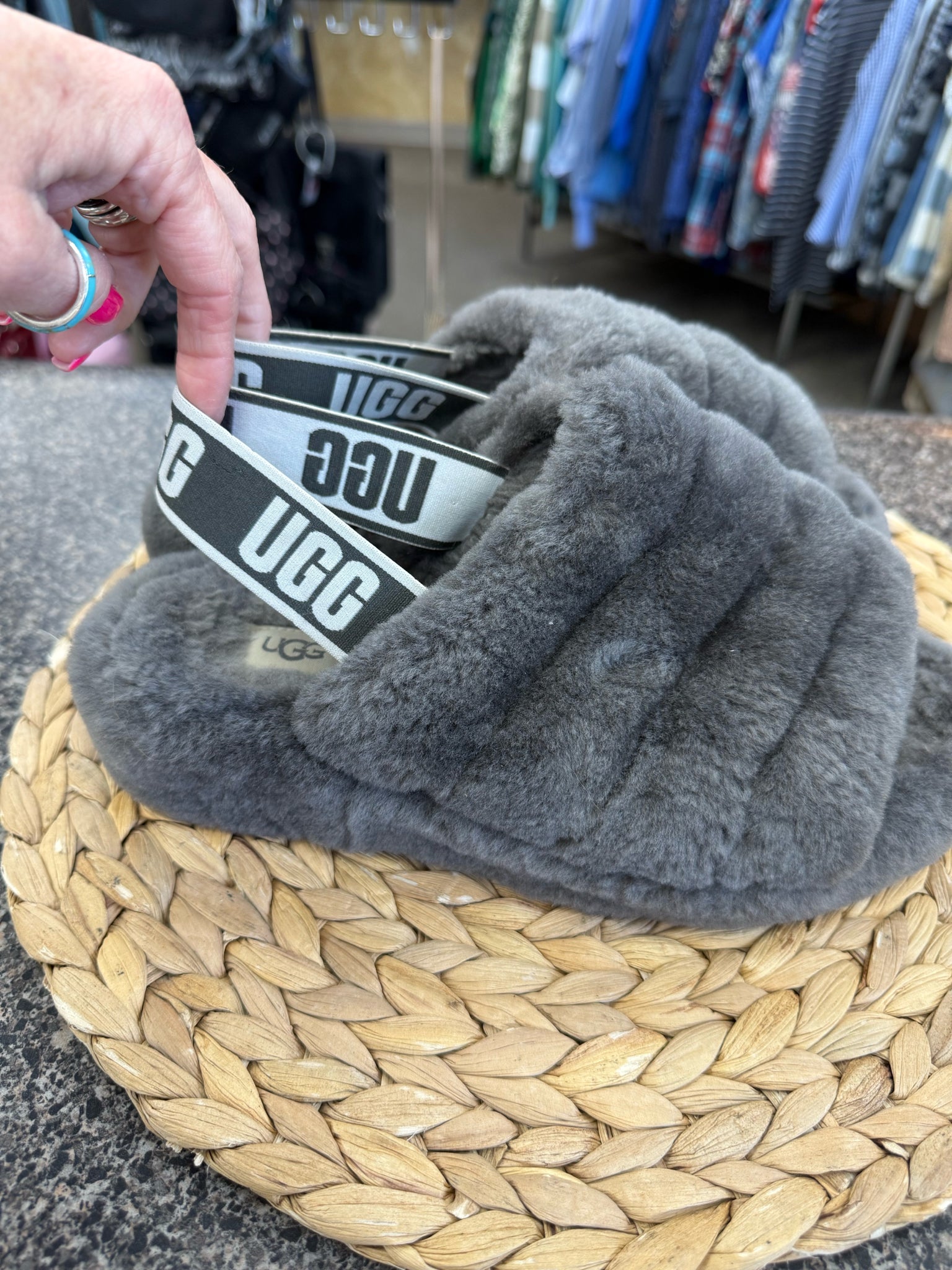 Pre-owned UGG Gray Size 8 Slipper