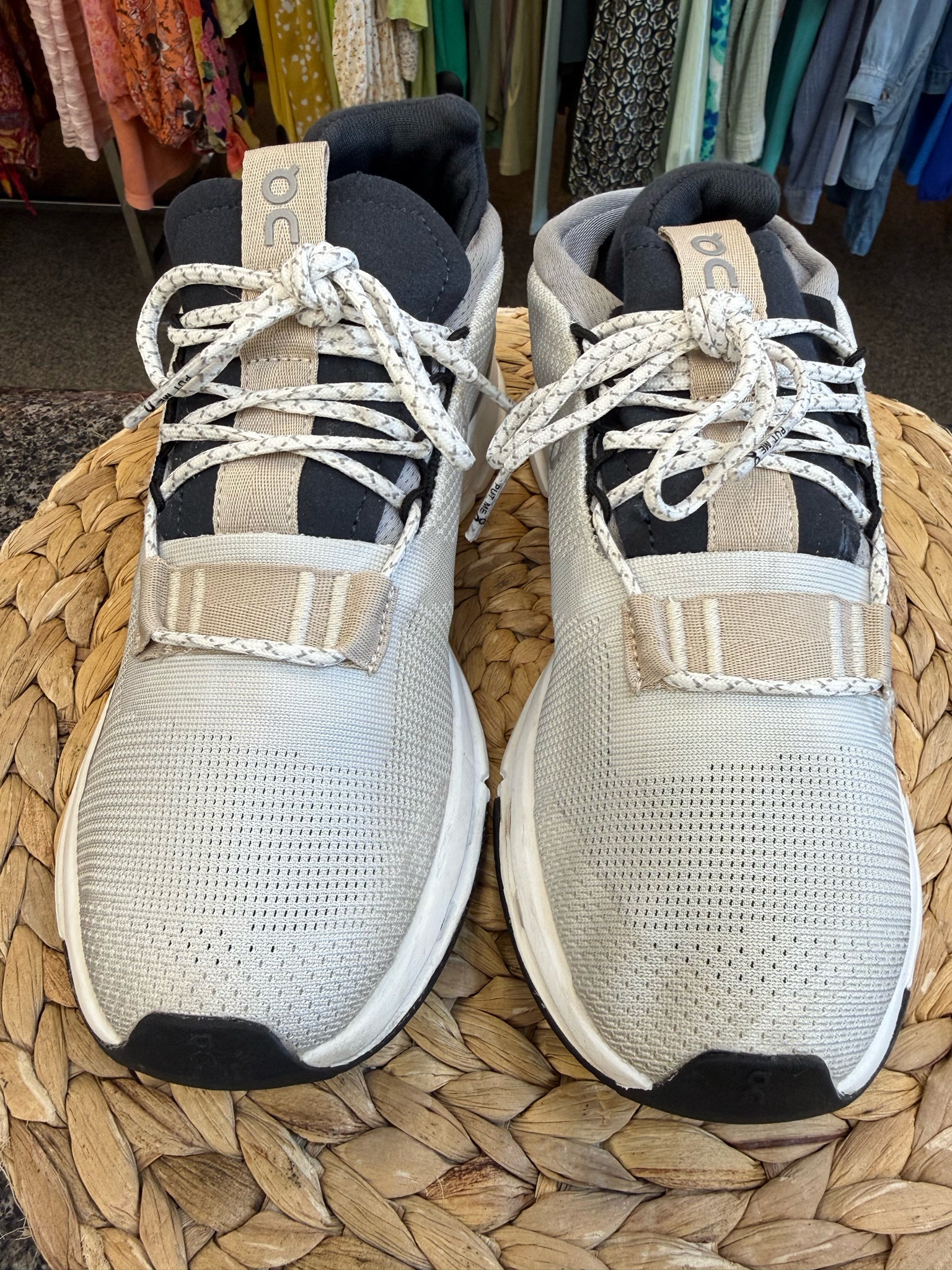 Pre-owned On Cloud Cream Gray Trim Size 8 Designer Sneaker