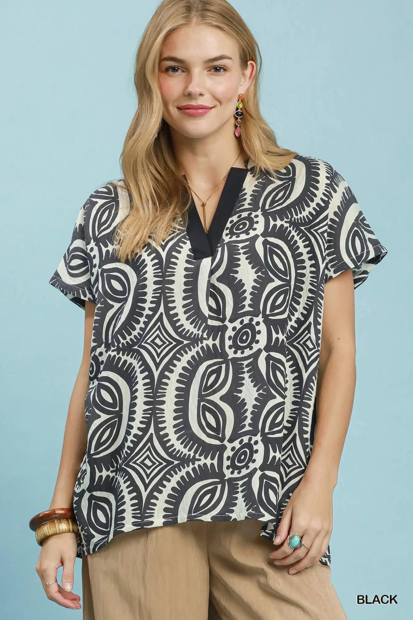 New UMGEE Black Print Off-white Size: S Short Sleeve Blouse