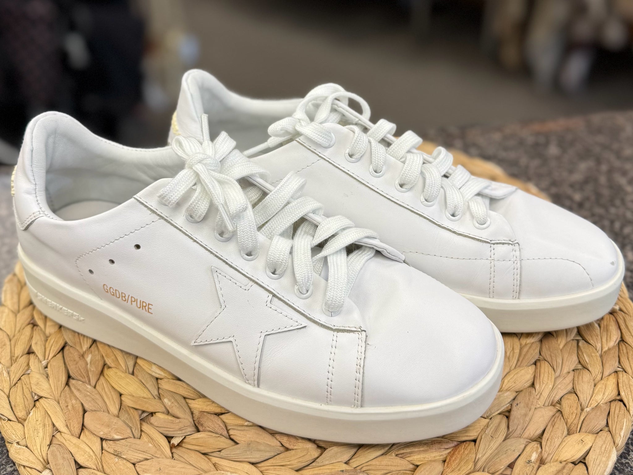 Pre-owned Golden Goose White Size 9 Designer Sneaker