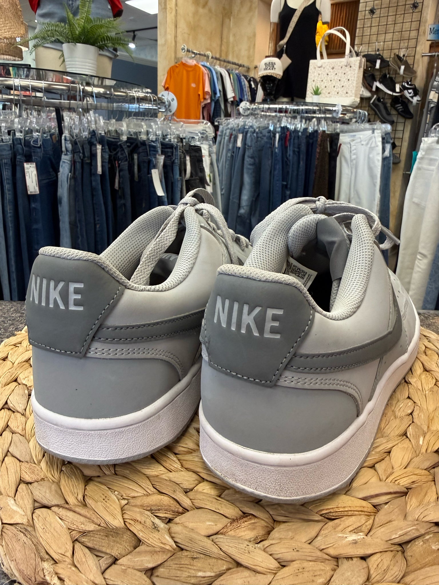Pre-owned NIKE Gray Dark Gray Trim SHOE SIZE 11 MENS Designer Sneaker