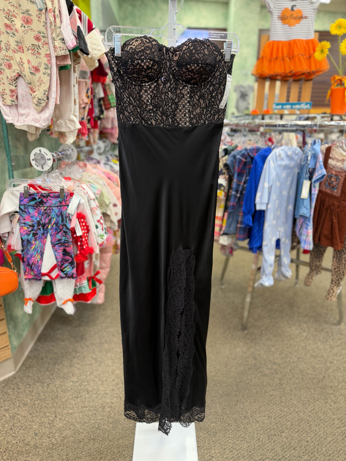 Pre-owned REBECCA VALLANCE Black Lace Trim Size 1/2 Sleeveless Designer Dress