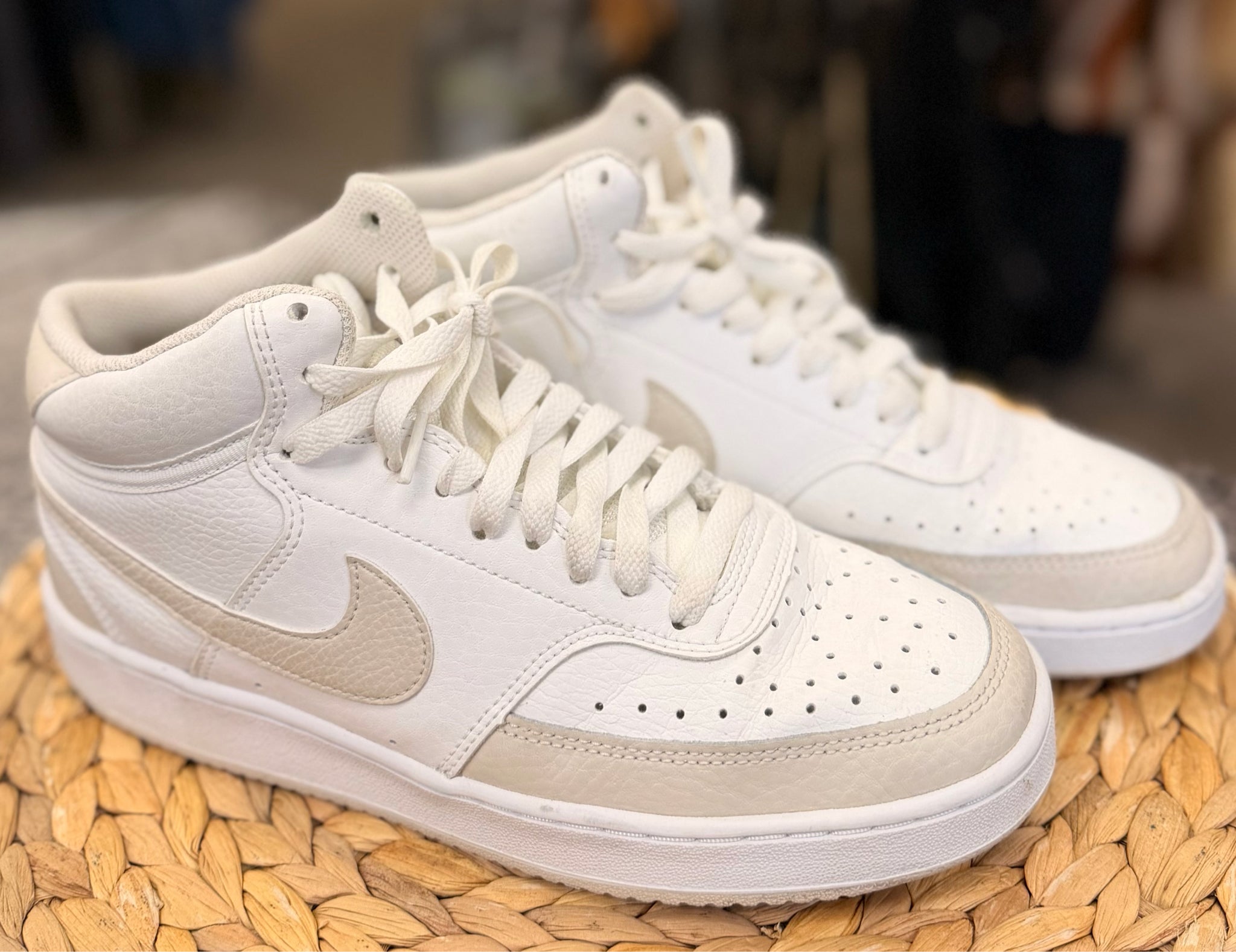 Pre-owned NIKE White Tan Trim Size 8.5 Designer Sneaker