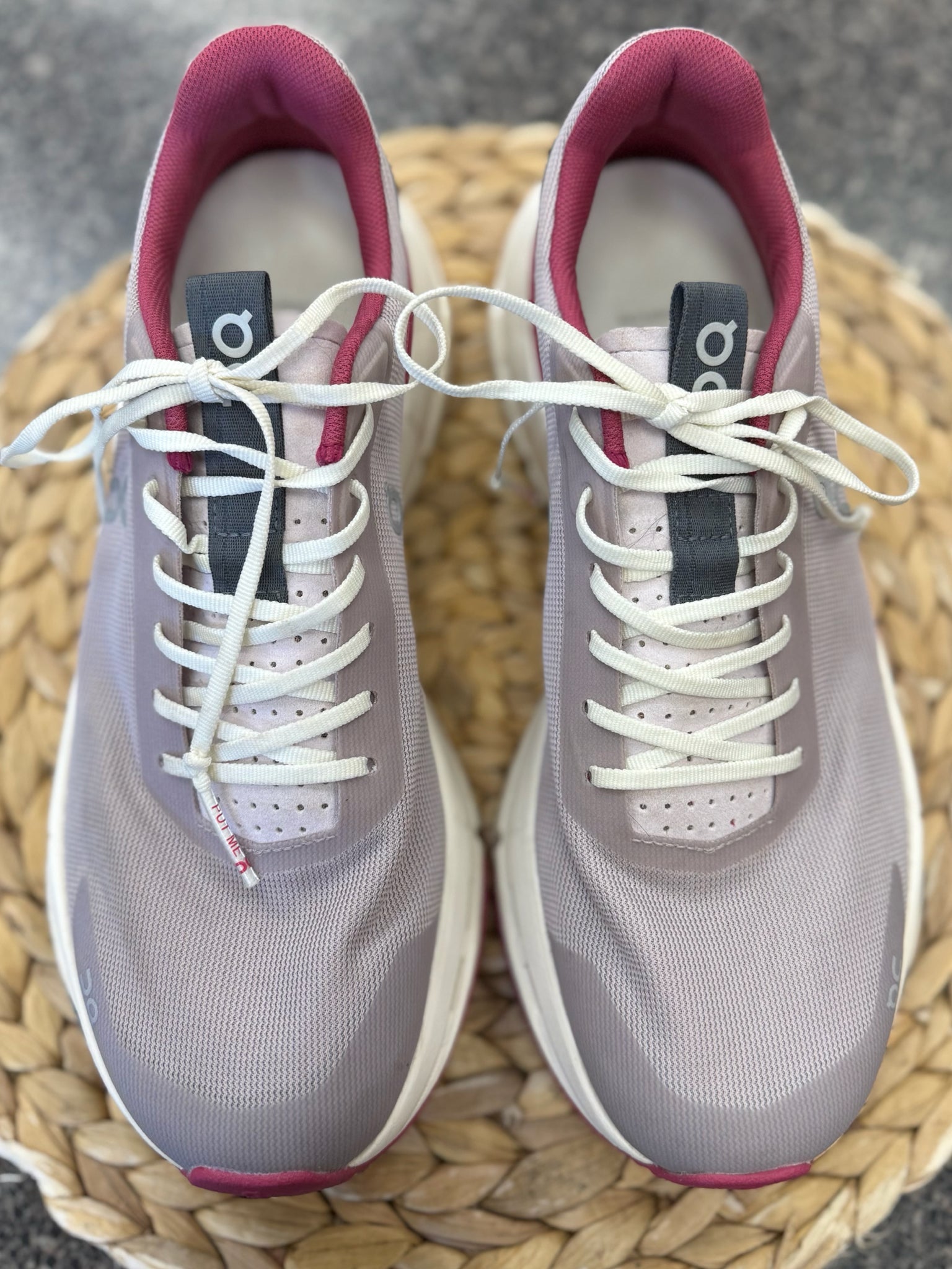 Pre-owned On Cloud Light pink Dark Pink Size 9.5 Designer Sneaker