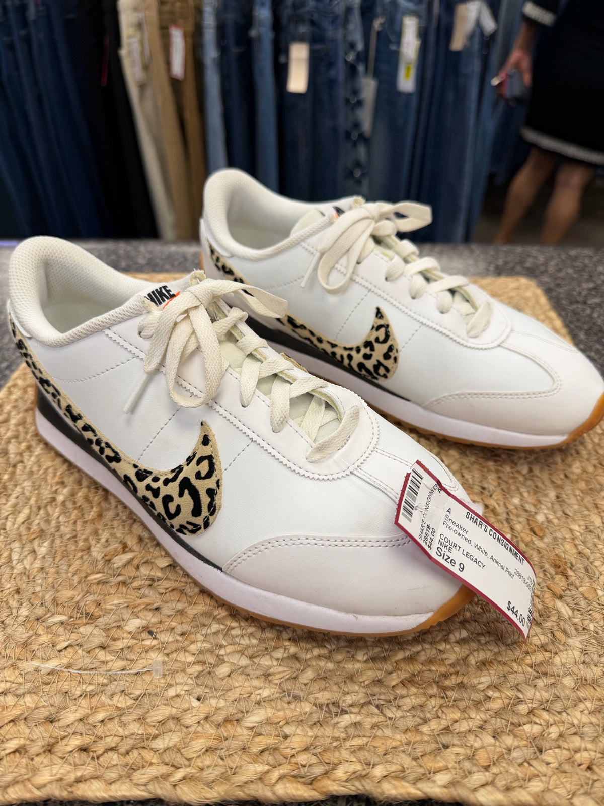 Pre-owned NIKE White Animal Print Size 9 Sneaker