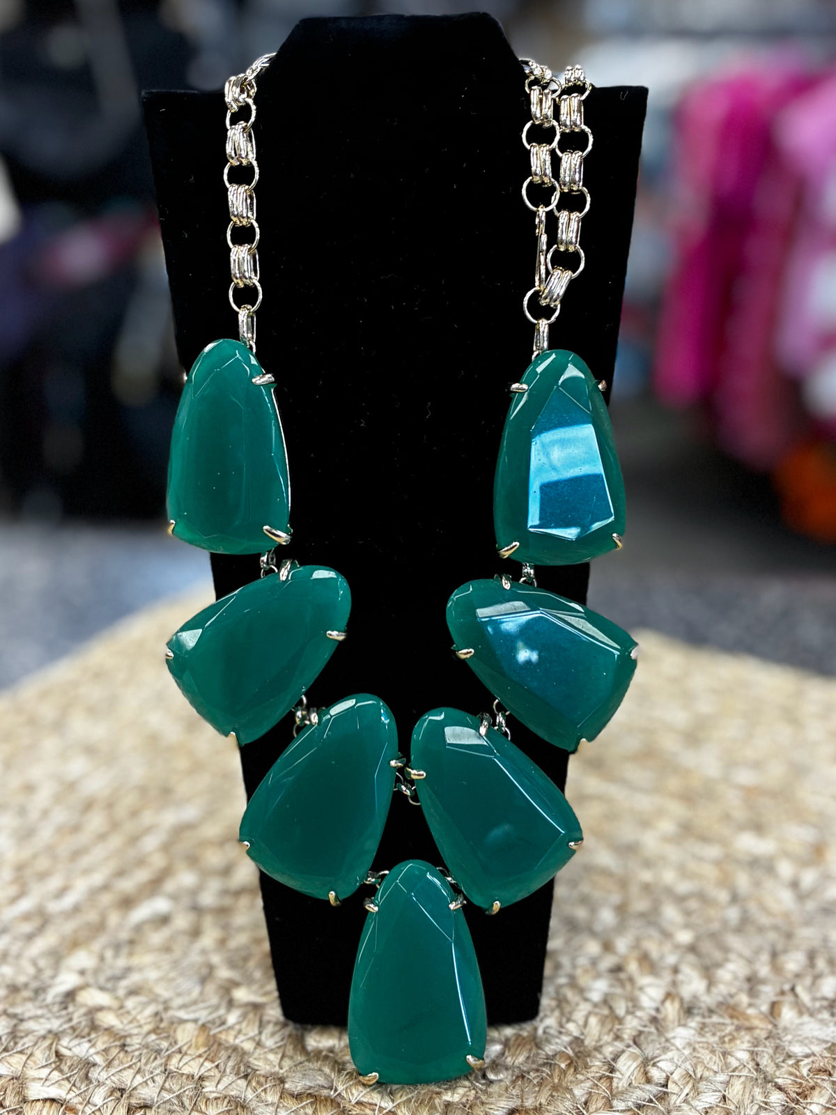 Pre-owned KENDRA SCOTT Green Gold Trim Designer Necklace