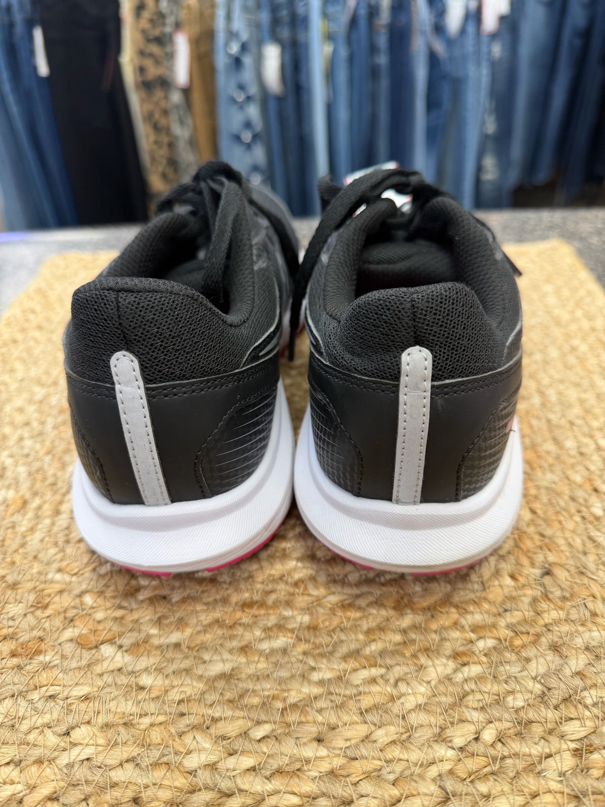 Pre-owned SAUCONY Black White Trim Size 10 Sneaker