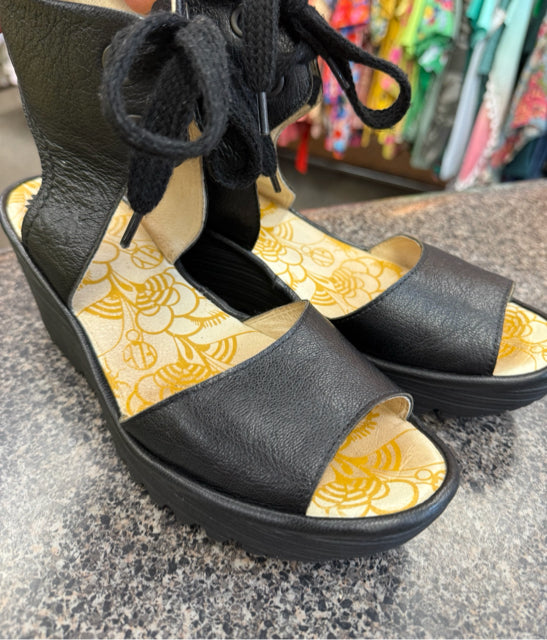 Pre-owned FLY LONDON Black Size 9 Designer Shoe