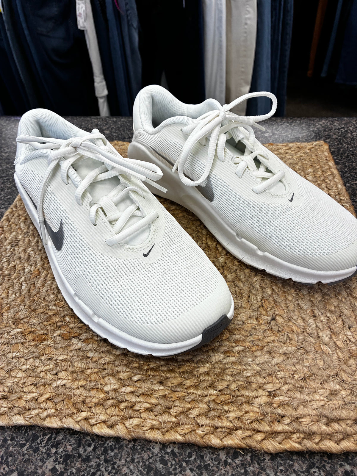 Pre-owned NIKE Off white Cream Trim Size 9 Sneaker