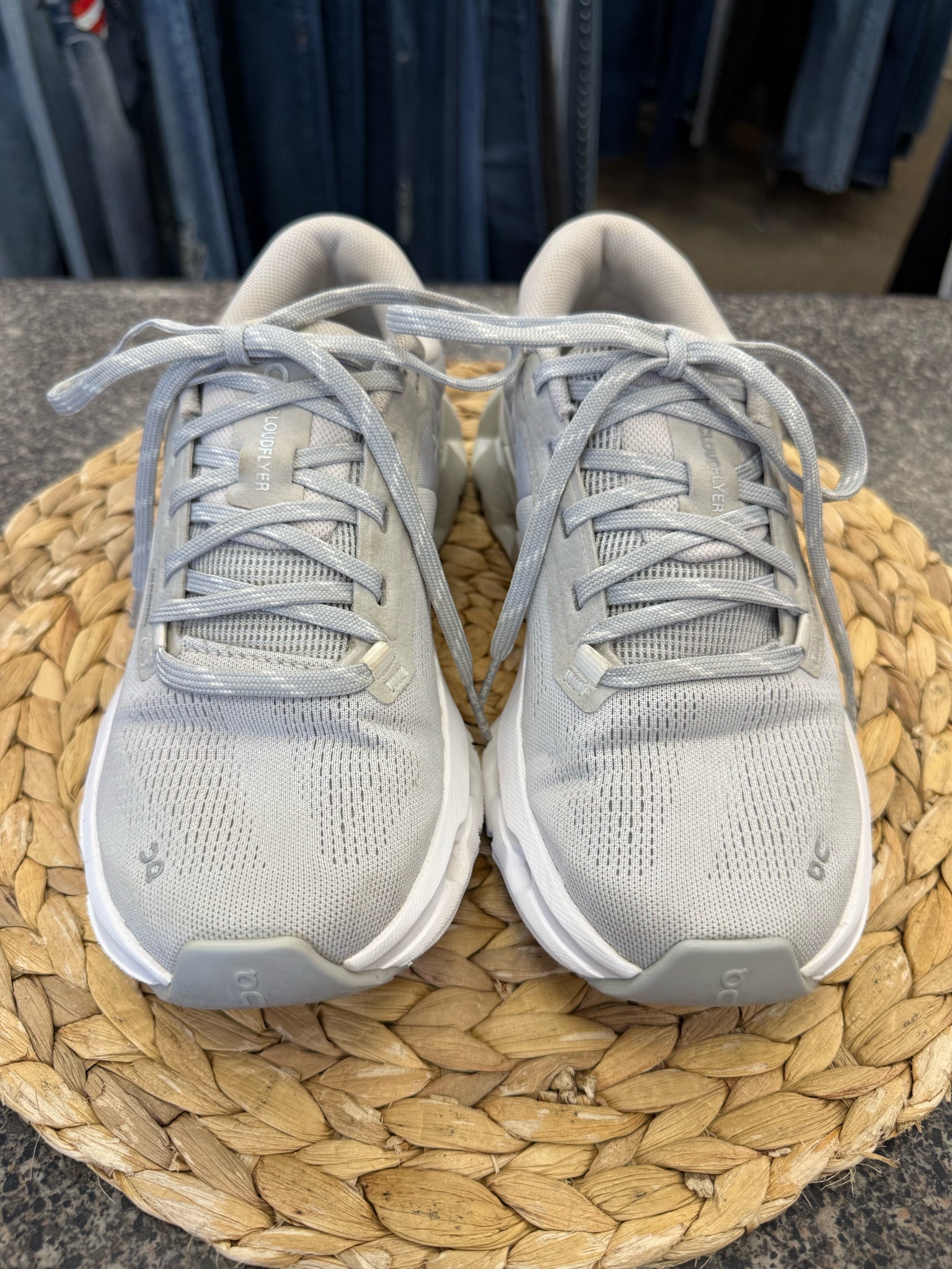 Pre-owned On Cloud Gray White Trim Size 7 Designer Sneaker