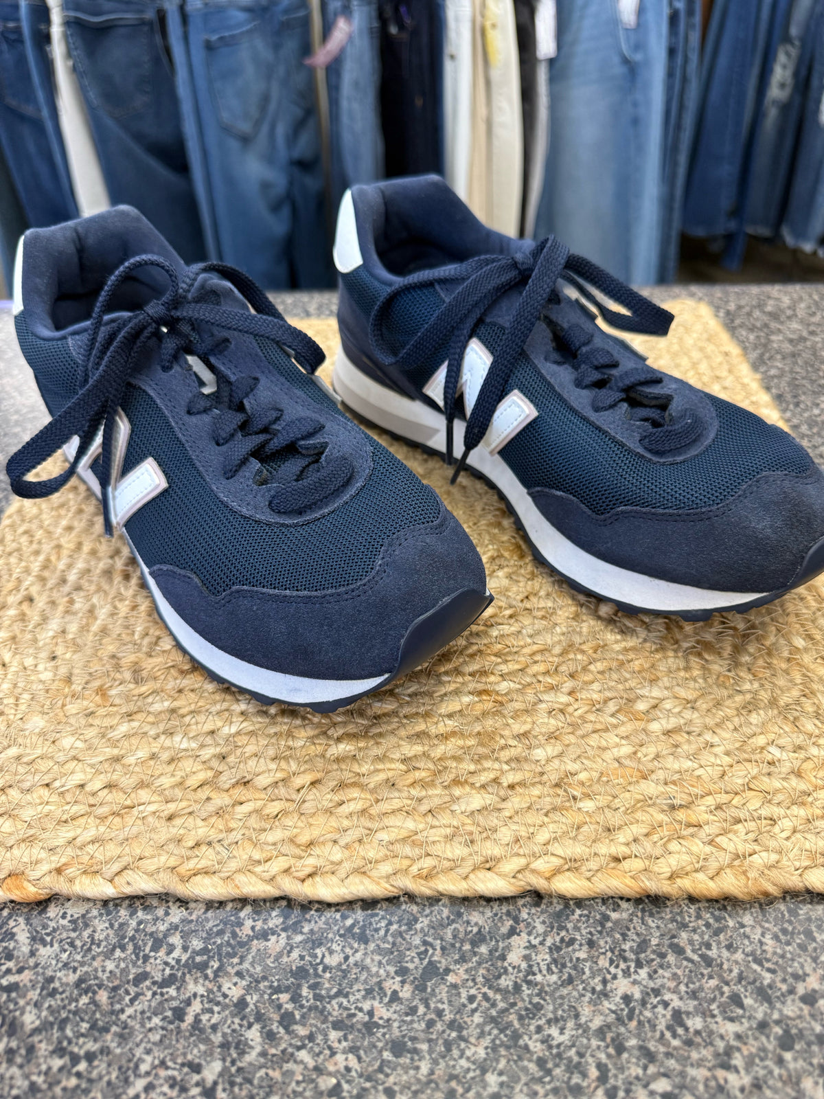 Pre-owned NEW BALANCE Navy White Trim Size 8.5 Sneaker