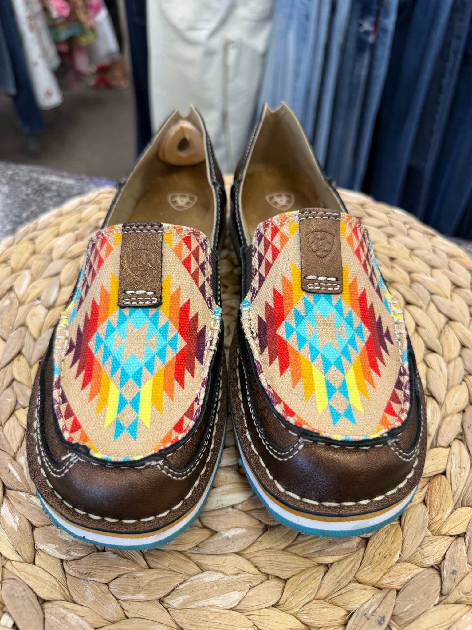 Pre-owned ARIAT Teal print Dark Brown Size 8.5 Designer Shoe