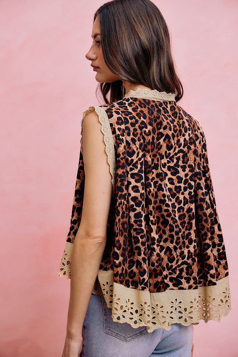 New So Me Leopard Cream Trim Size: S Sleeveless Blouse