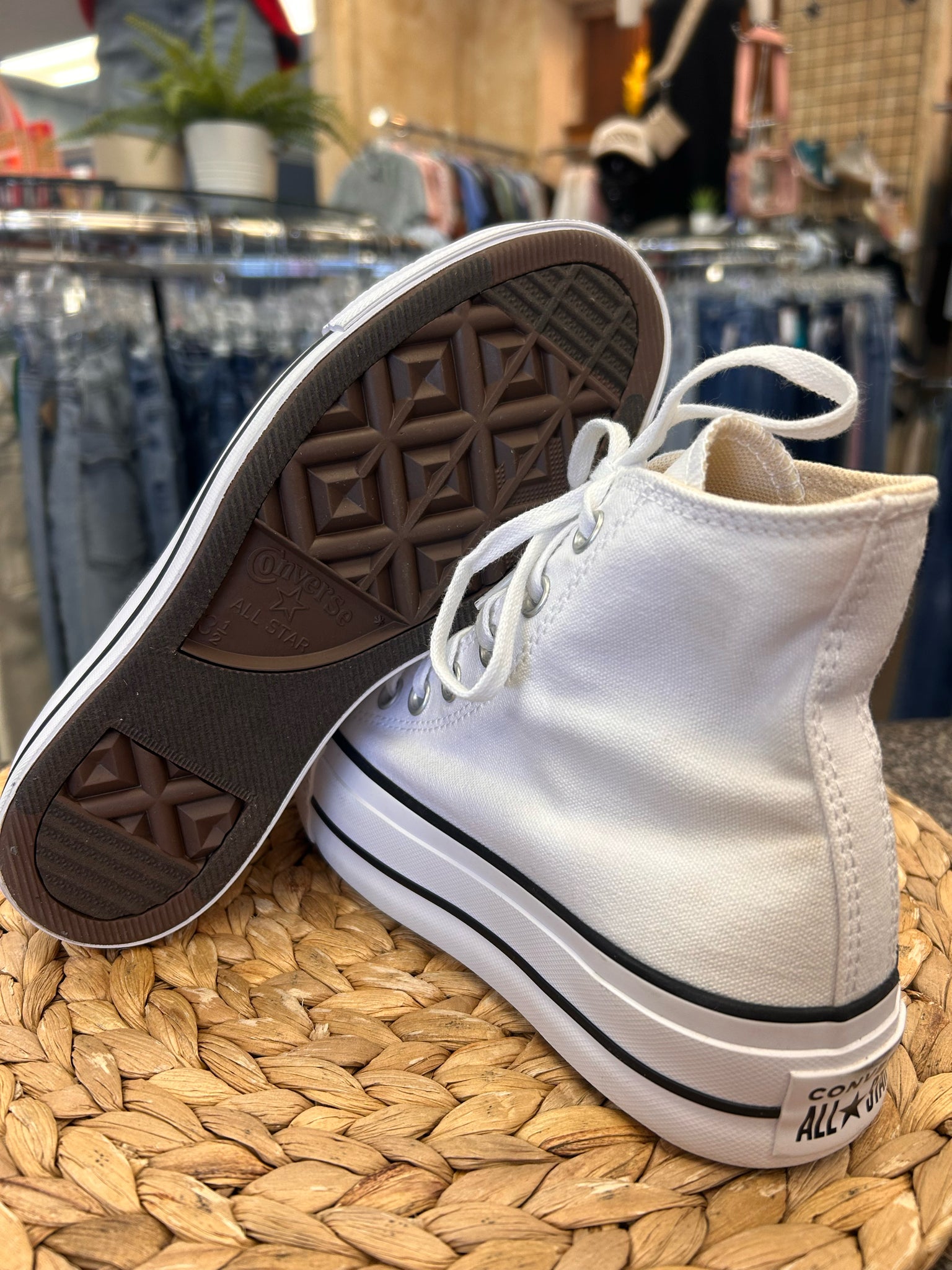 Pre-owned CONVERSE White Black Trim Size 5.5 Designer Sneaker