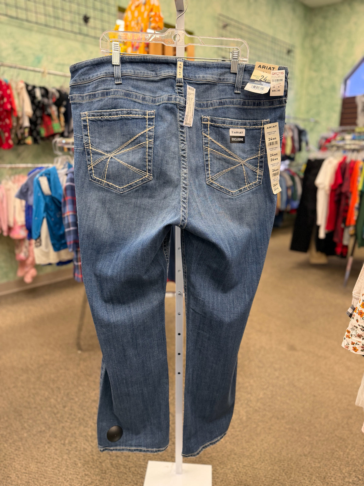 New with Tag ARIAT Light Denim Size: 24 Jean