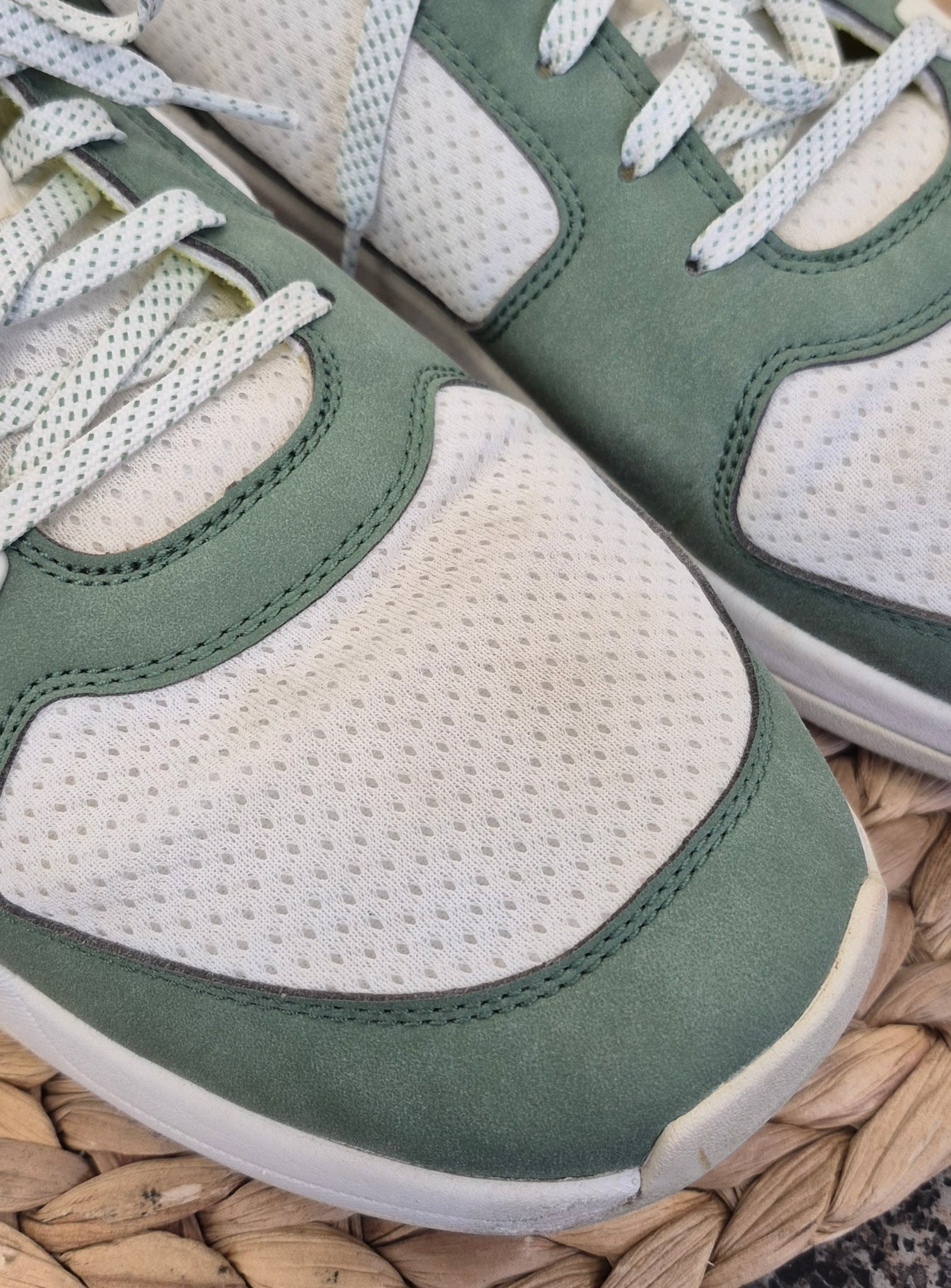 Pre-owned OLUKAI White Seafoam SHOE SIZE 13 MENS Designer Sneaker