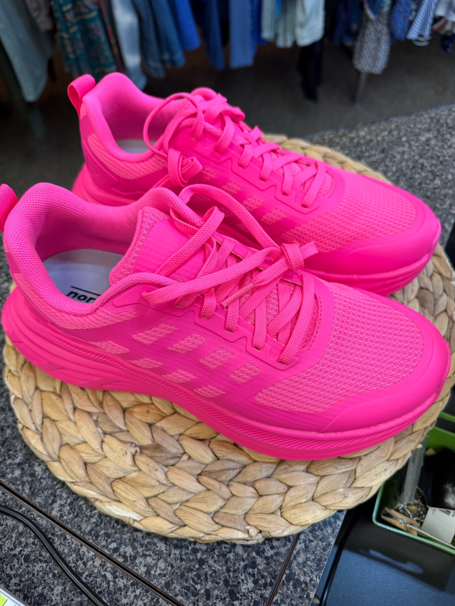 New Without Tag No Brand Neon pink Size 9.5 Sneaker
