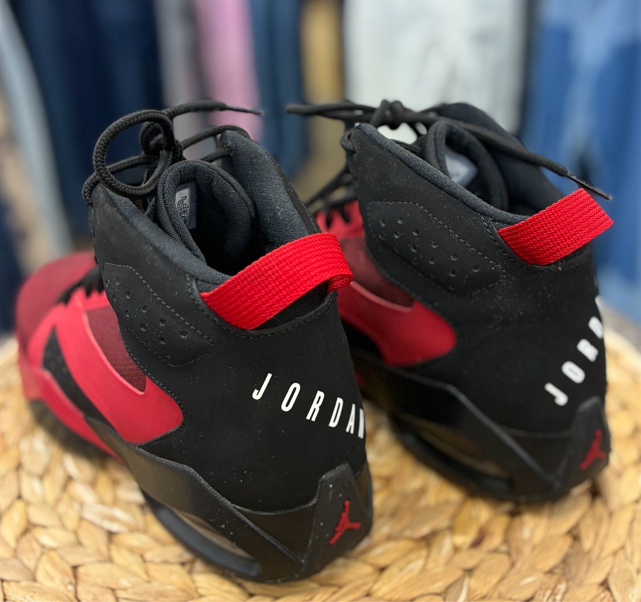 Pre-owned JORDAN Black Red C-SIZE 6.5 Boys Designer Sneaker