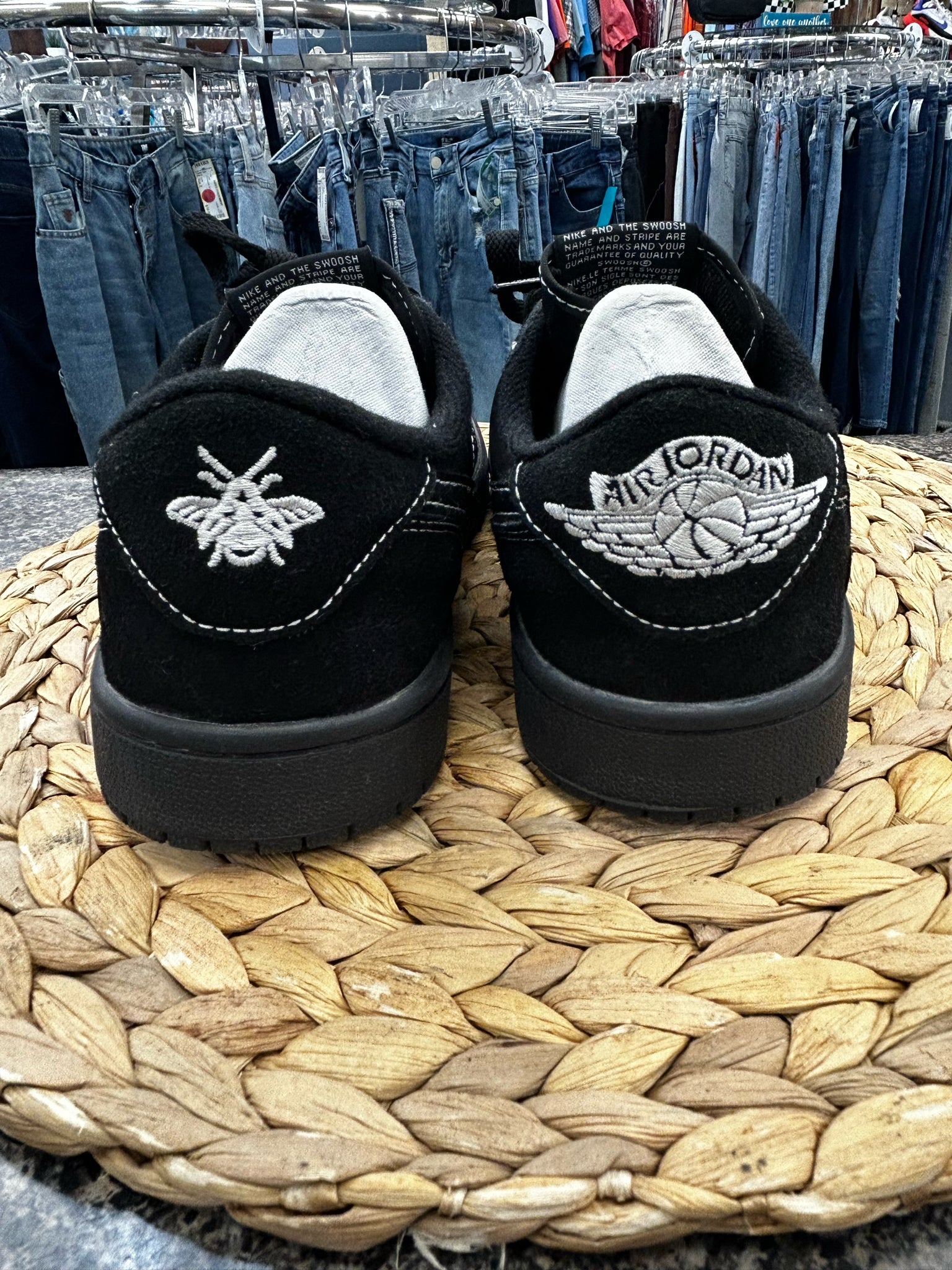 Pre-owned NIKE Black White Trim Size 6.5 Designer Sneaker