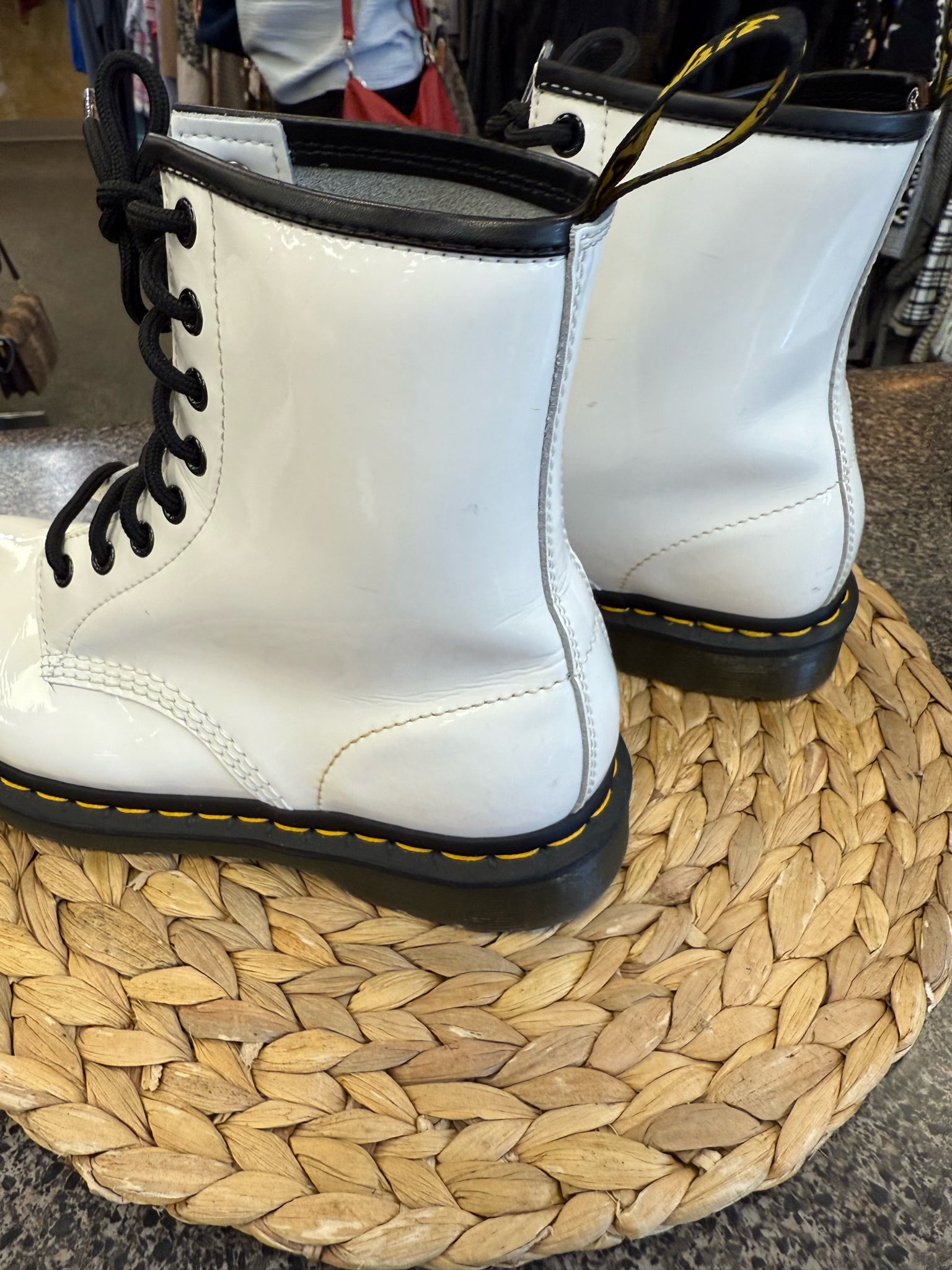 Pre-owned DR MARTENS White Size 8 Designer Boot