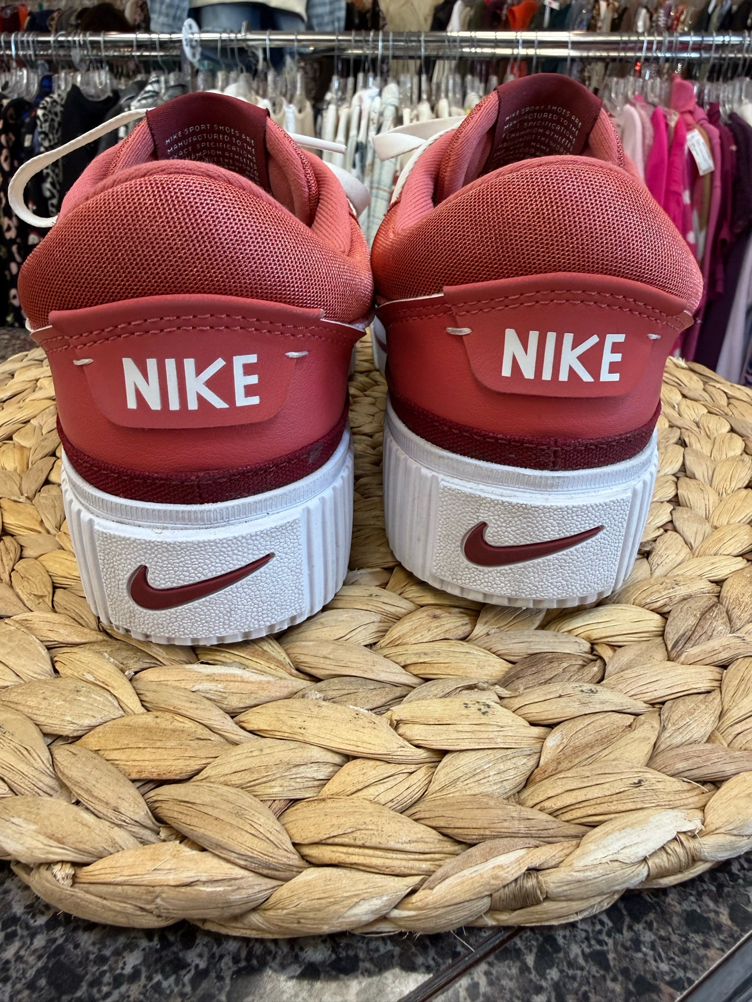 Pre-owned NIKE Red White Trim Size 8 Sneaker