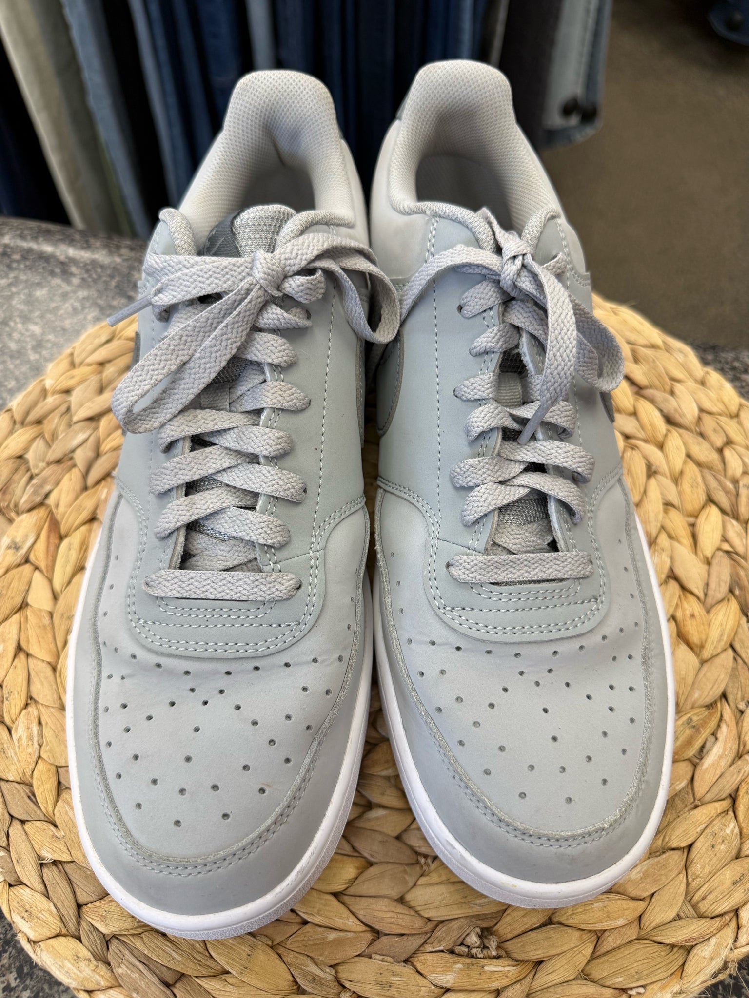 Pre-owned NIKE Gray Dark Gray Trim SHOE SIZE 11 MENS Designer Sneaker