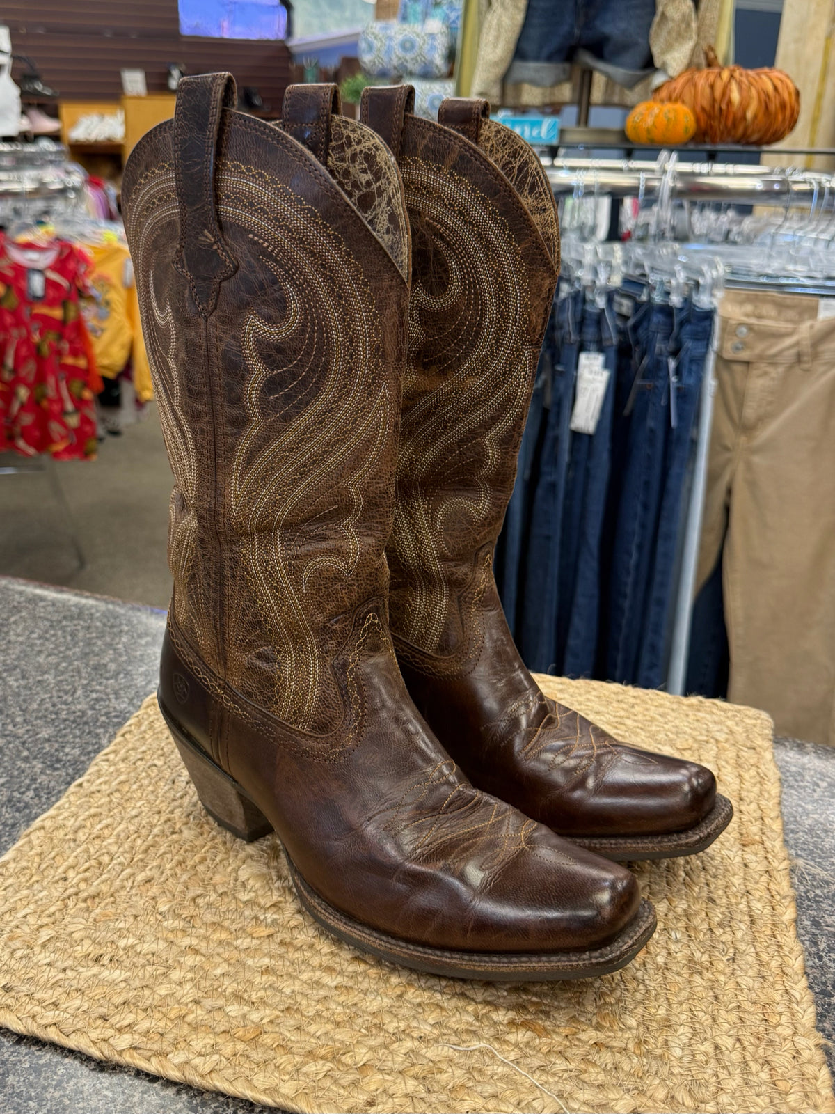 Pre-owned ARIAT Dark brown Tan Trim Size 8 Designer Boot