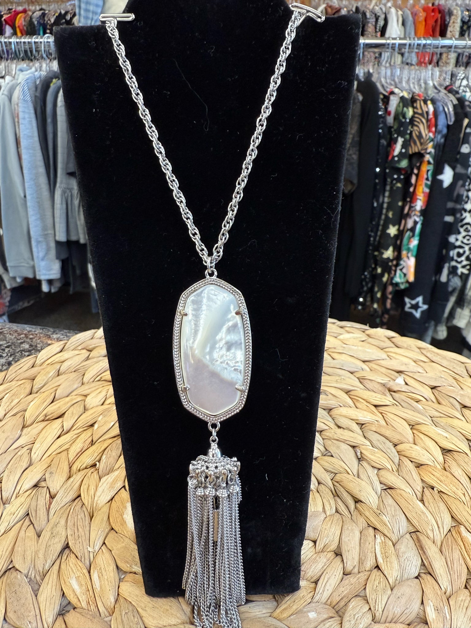 Pre-owned KENDRA SCOTT RHODIUM MOTHER OF PEARL Designer Necklace