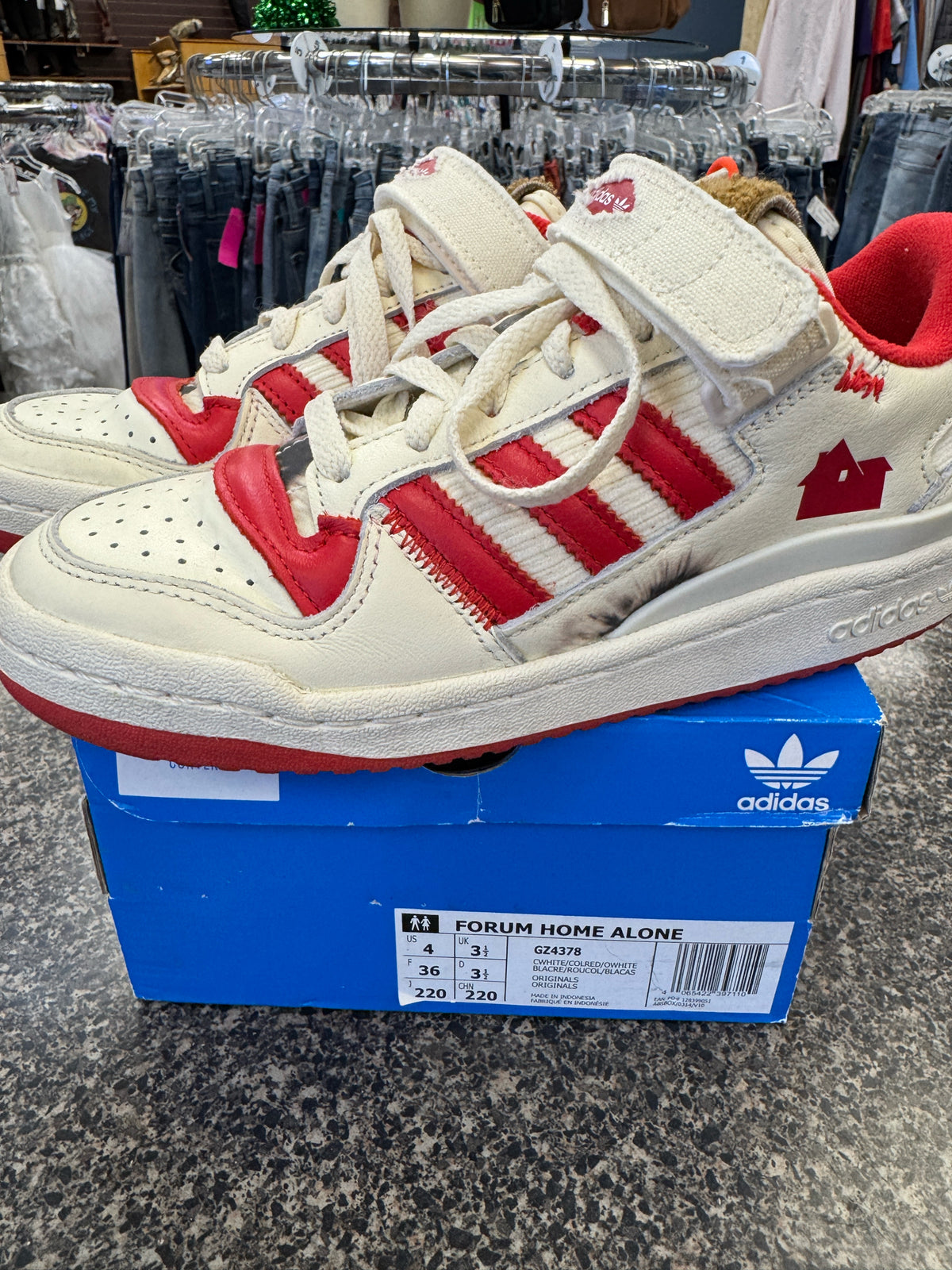 Pre-owned ADIDAS White Red C-SIZE 4 Boys Sneaker