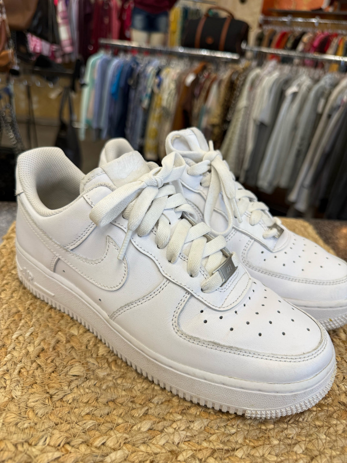 Pre-owned NIKE AIR FORCE White Size 8 Sneaker