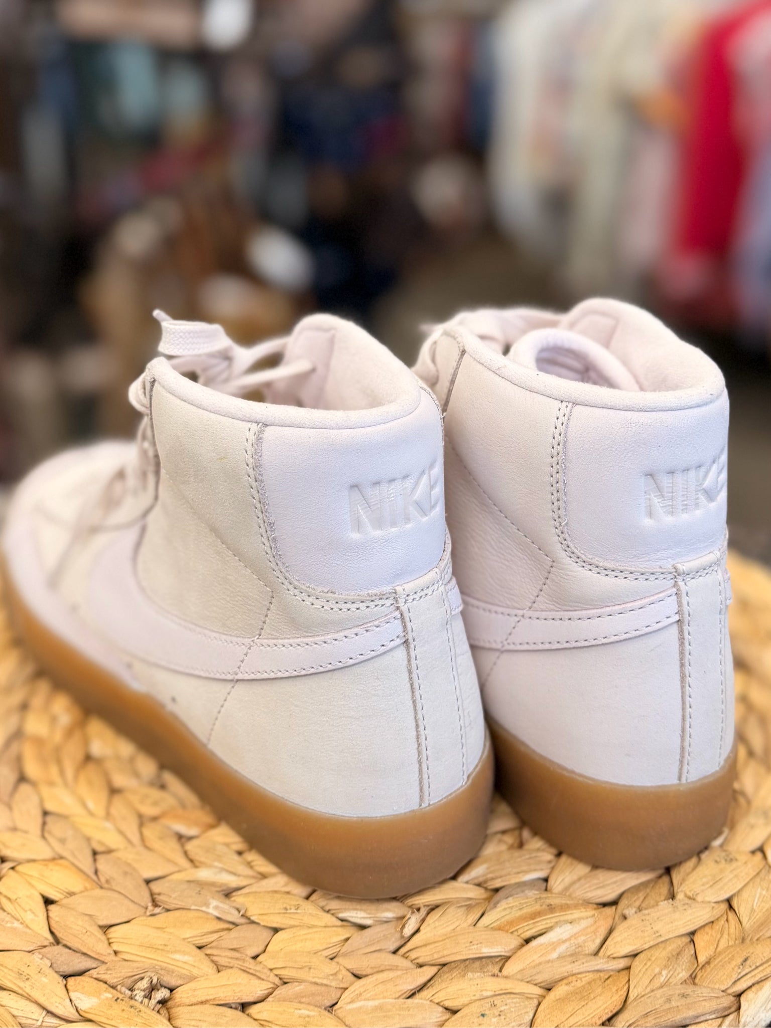 New Without Tag NIKE Cream Pink Trim Size 8.5 Designer Sneaker