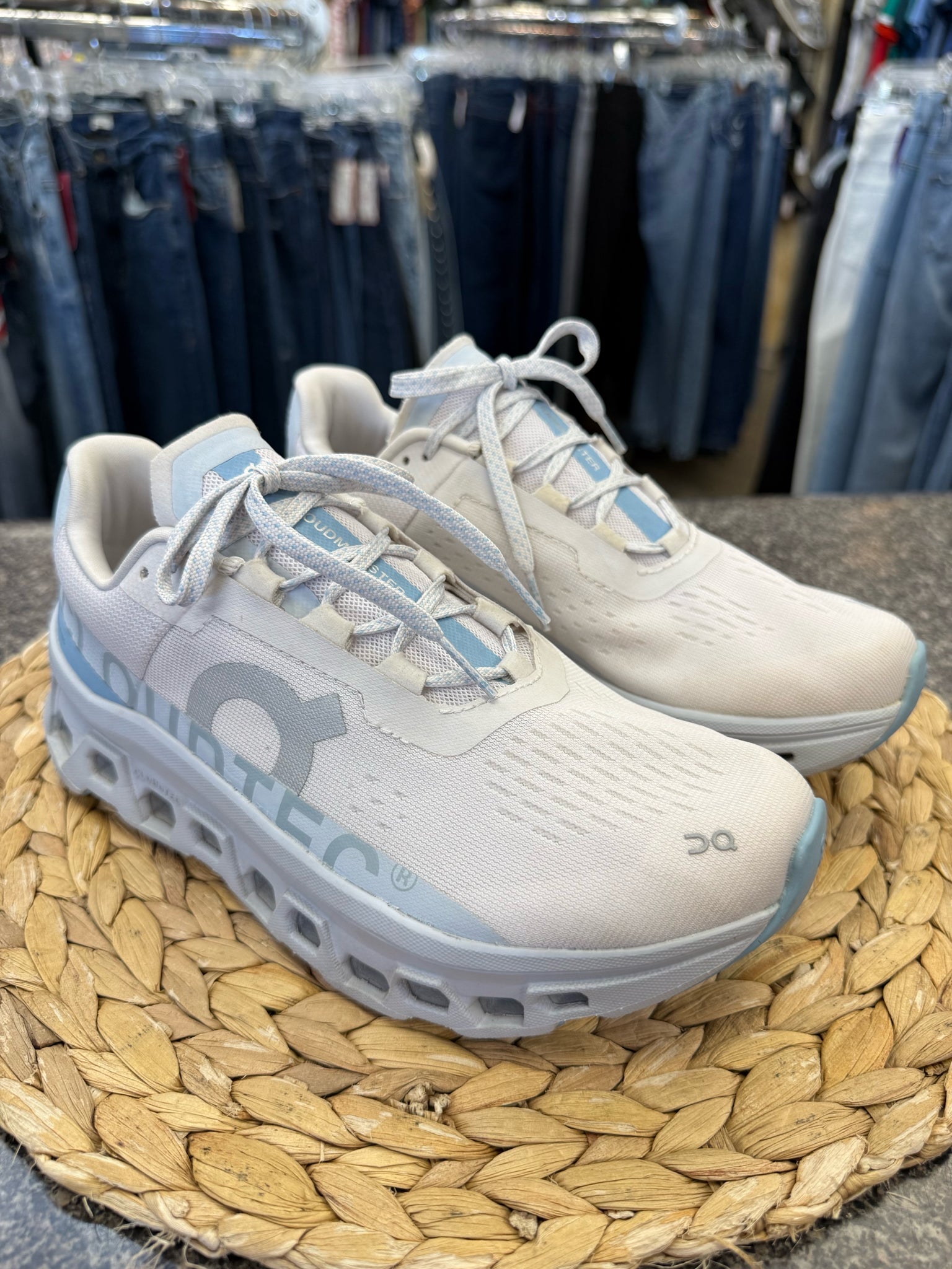 Pre-owned On Cloud White Light Blue Size 6.5 Designer Sneaker
