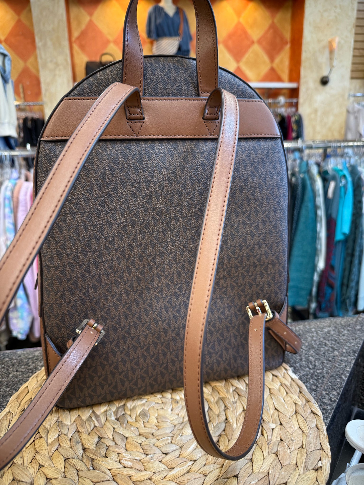 Pre-owned MICHAEL KORS Brown Signature Tan Backpack Designer Purse