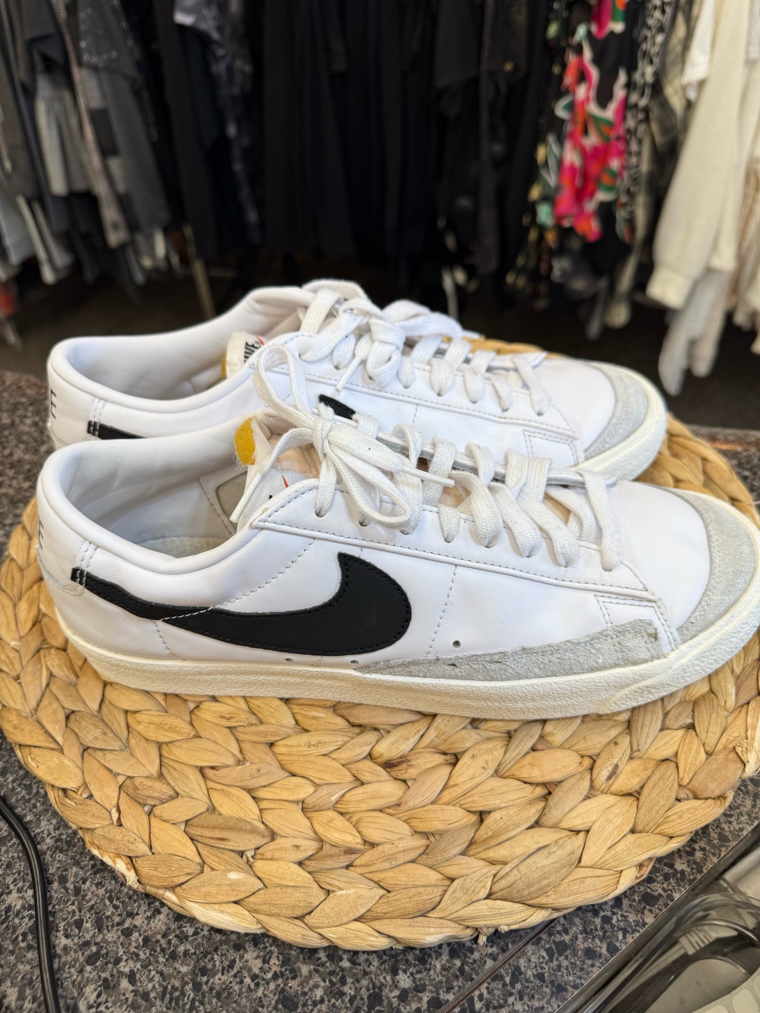 Pre-owned NIKE White Black SHOE SIZE 10.5 MENS Designer Sneaker