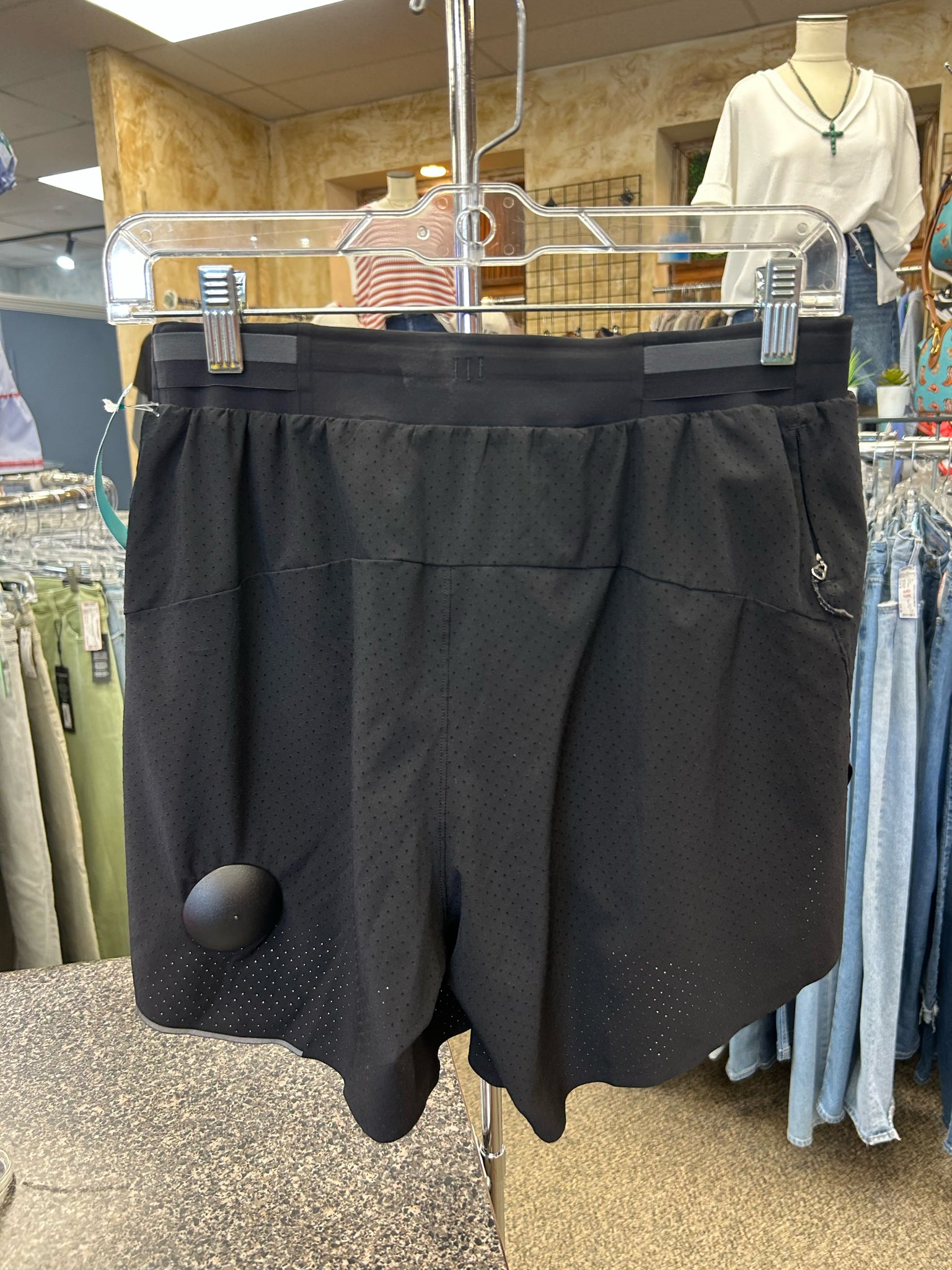 Pre-owned Lululemon Black Size 8 Designer Shorts
