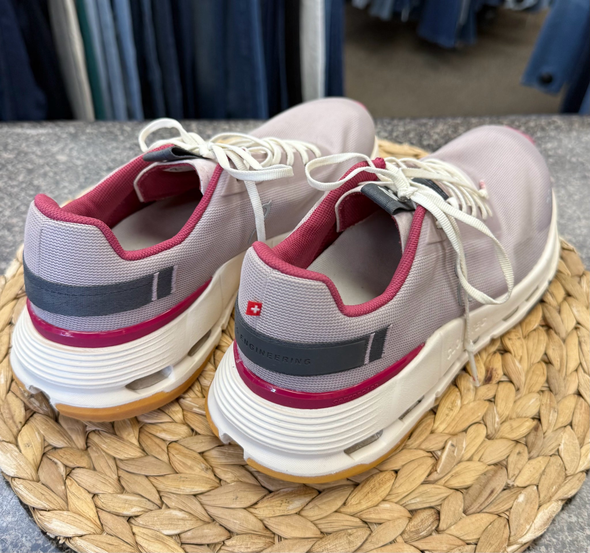 Pre-owned On Cloud Light pink Dark Pink Size 9.5 Designer Sneaker