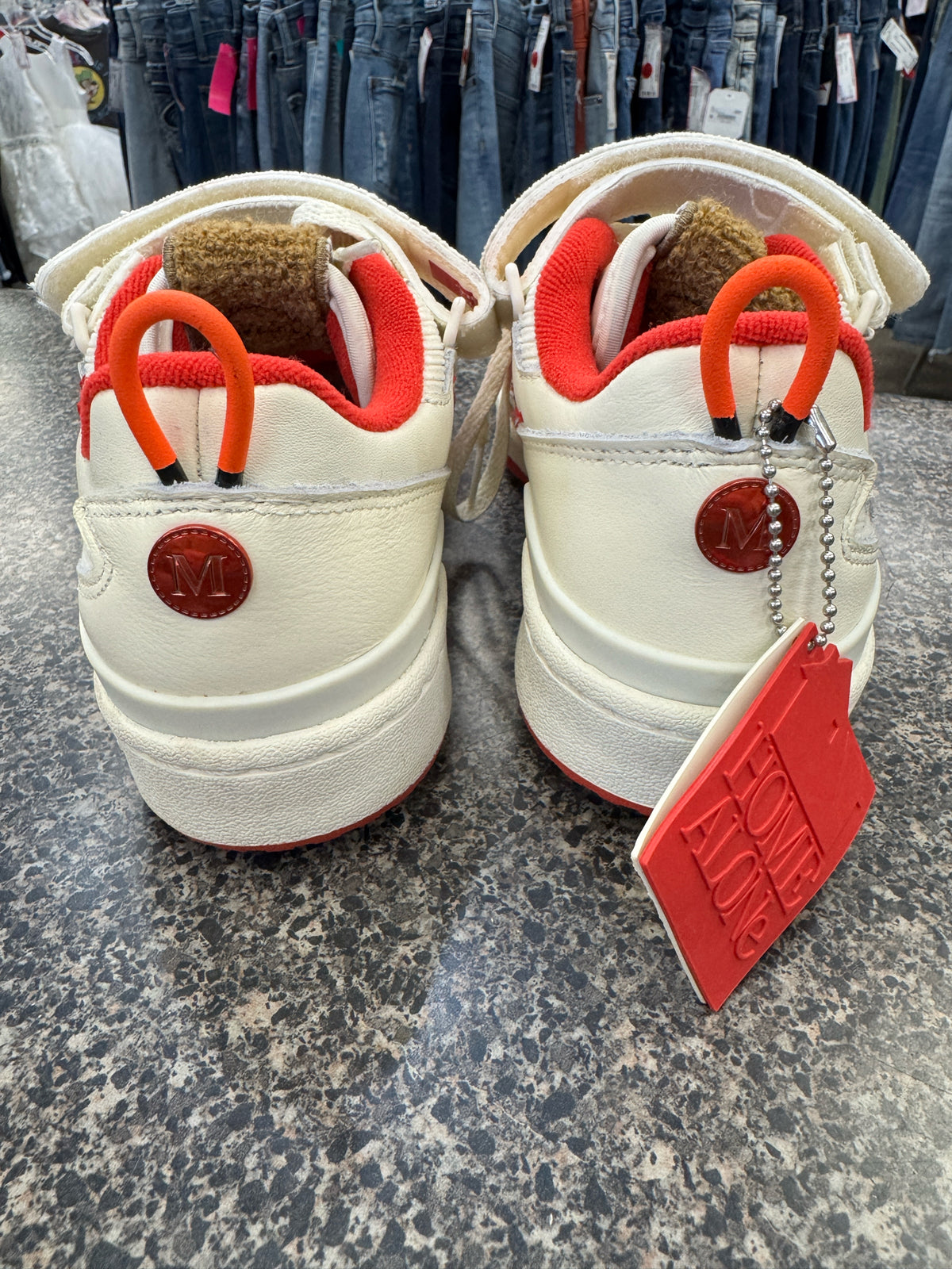 Pre-owned ADIDAS White Red C-SIZE 4 Boys Sneaker