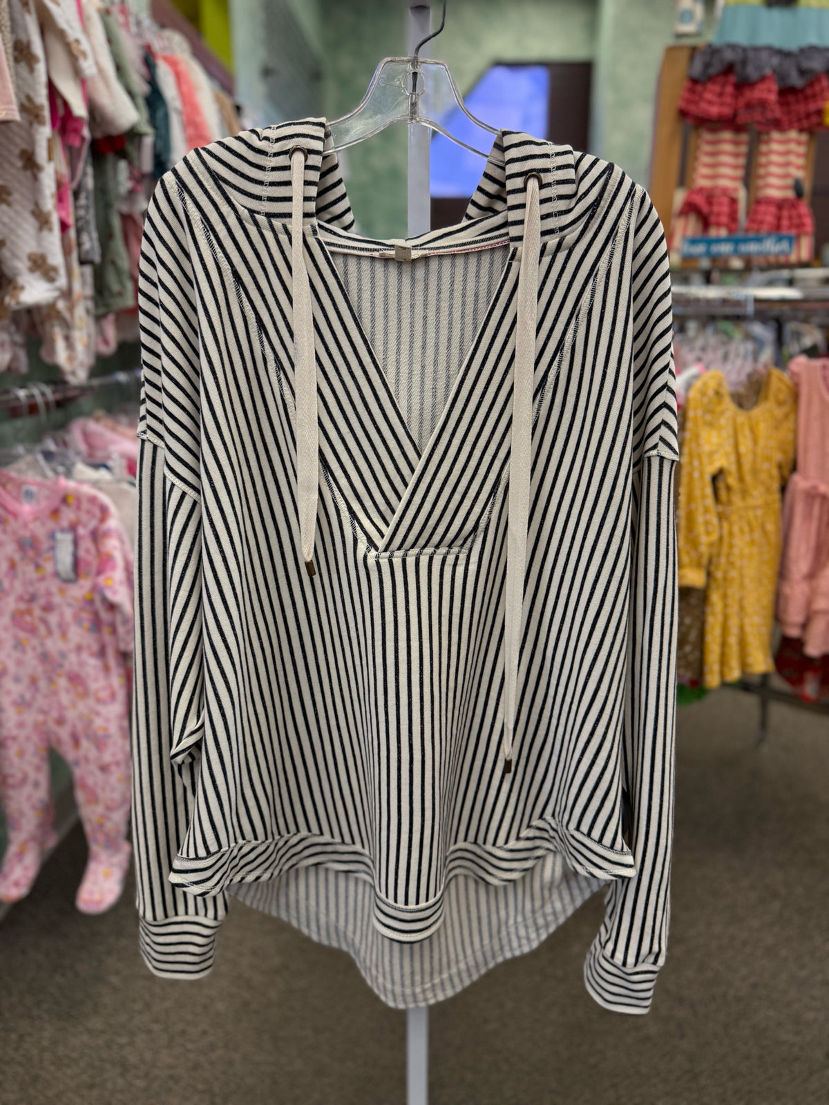 Pre-owned Pilcro Black stripe Cream Size 1X Long Sleeve Pullover