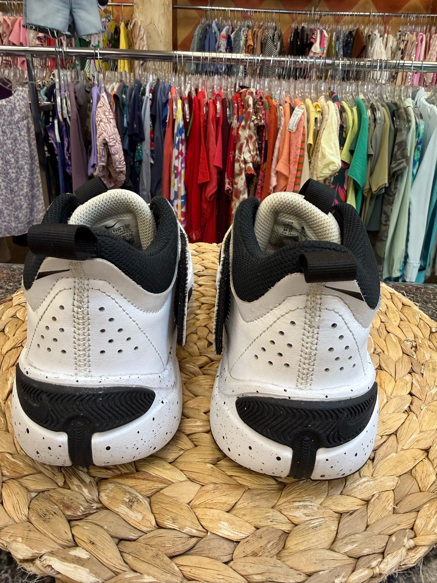 Pre-owned NIKE White Black C-SIZE 6 Boys Sneaker