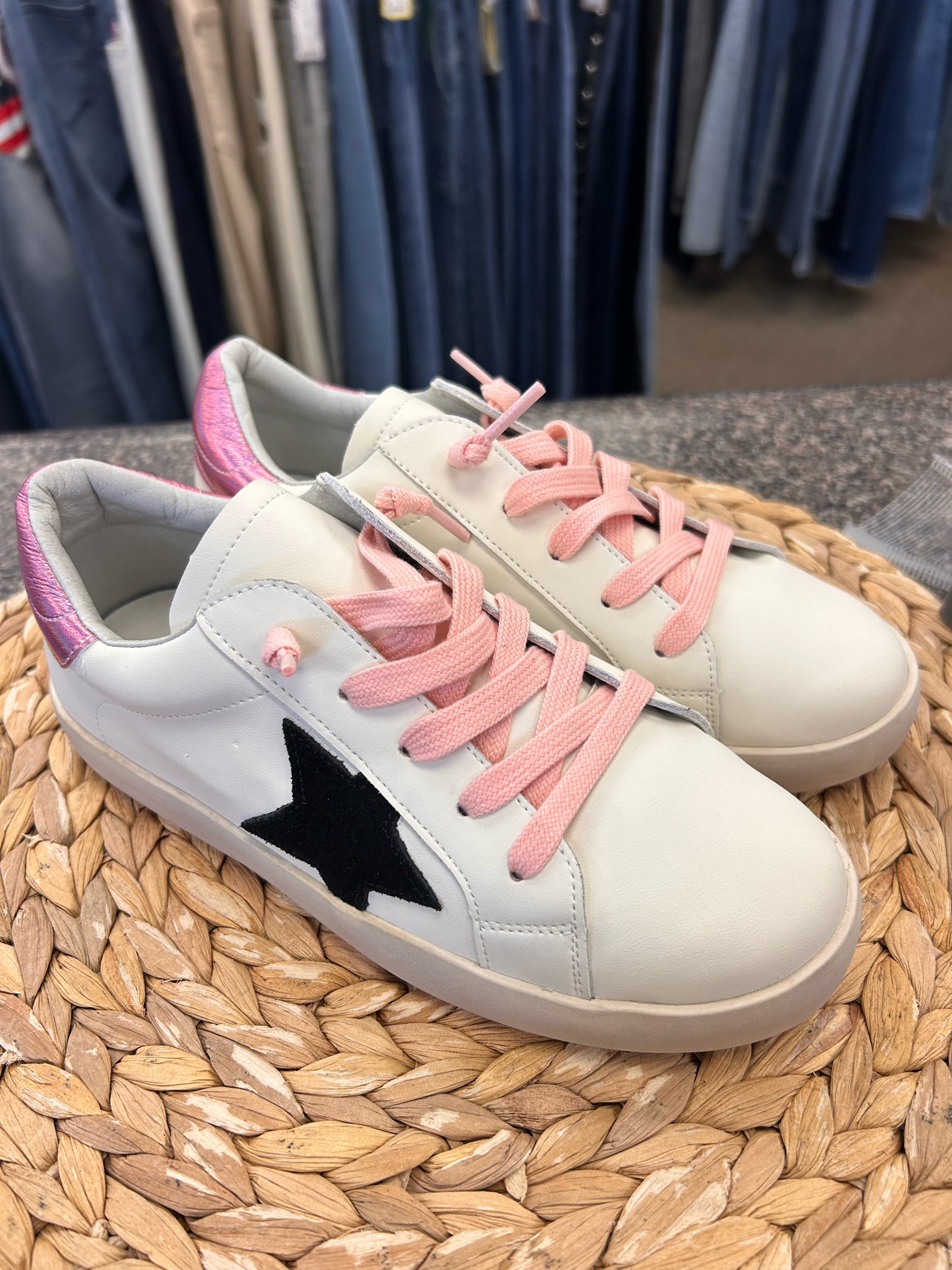 New Without Tag CCDB White Black Trim Size 7 Sneaker