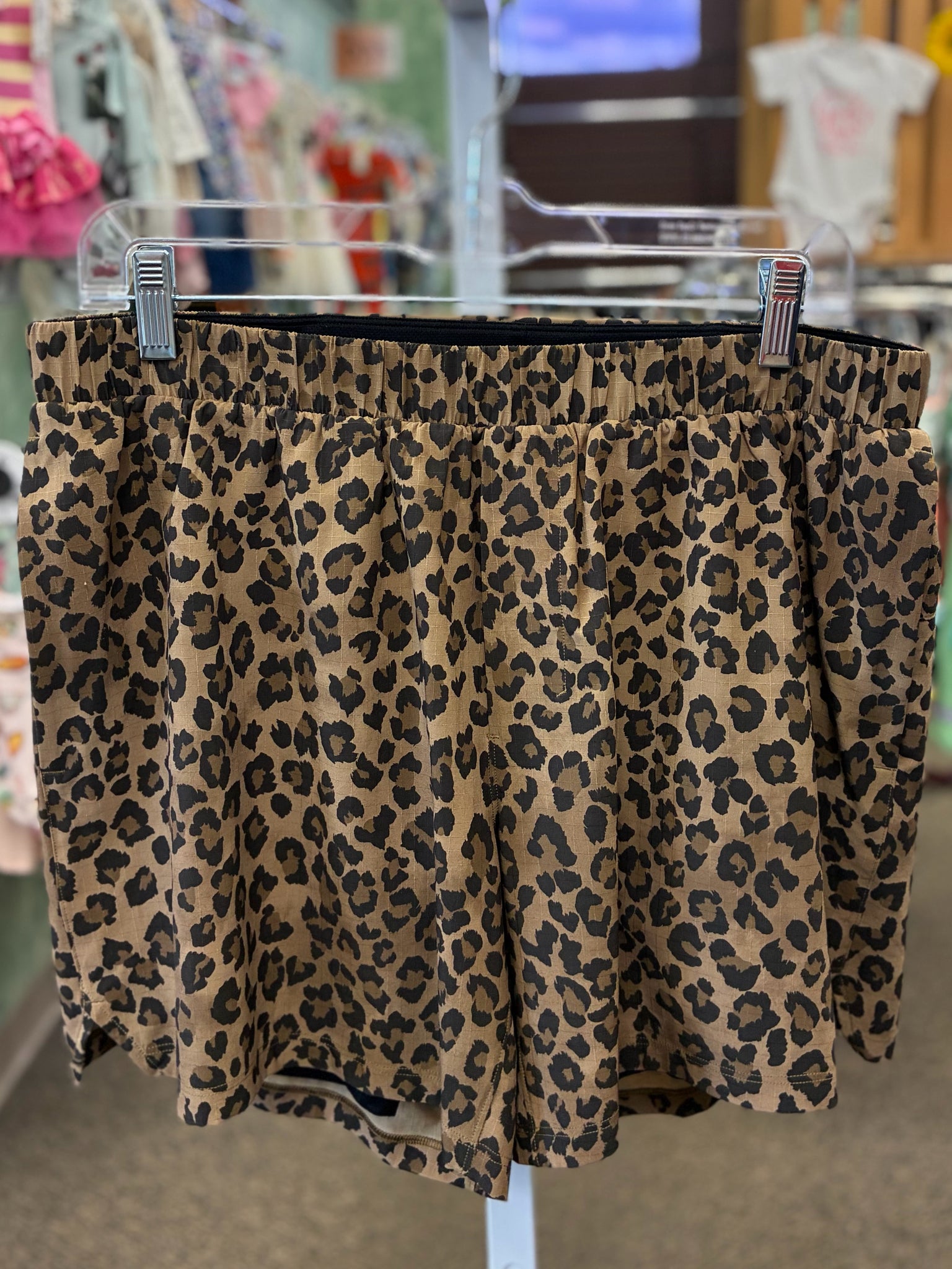 Pre-owned Lululemon Brown Leopard Size 12 Designer Shorts
