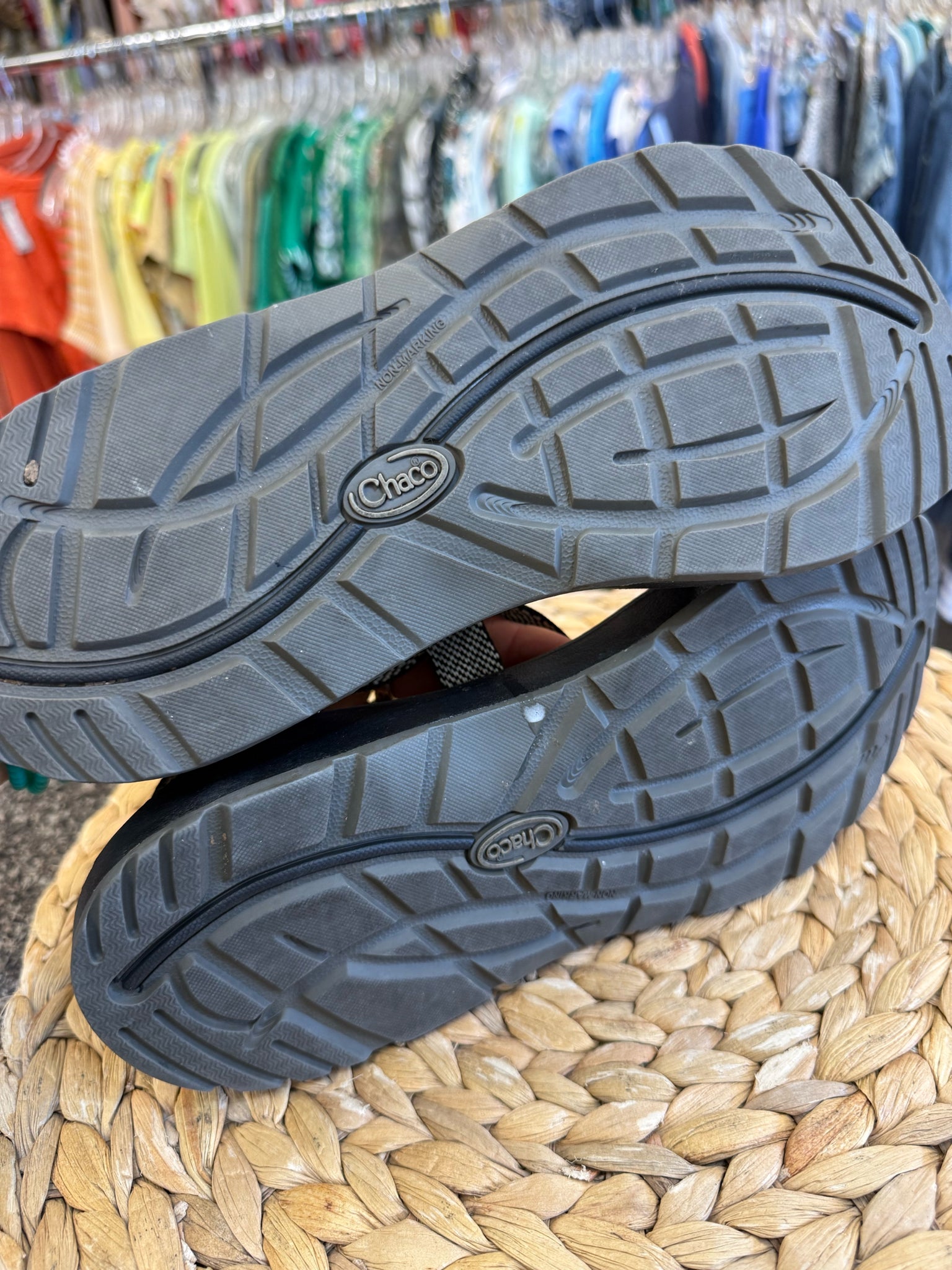 Pre-owned CHACO Black blend White Size 9 Sandal