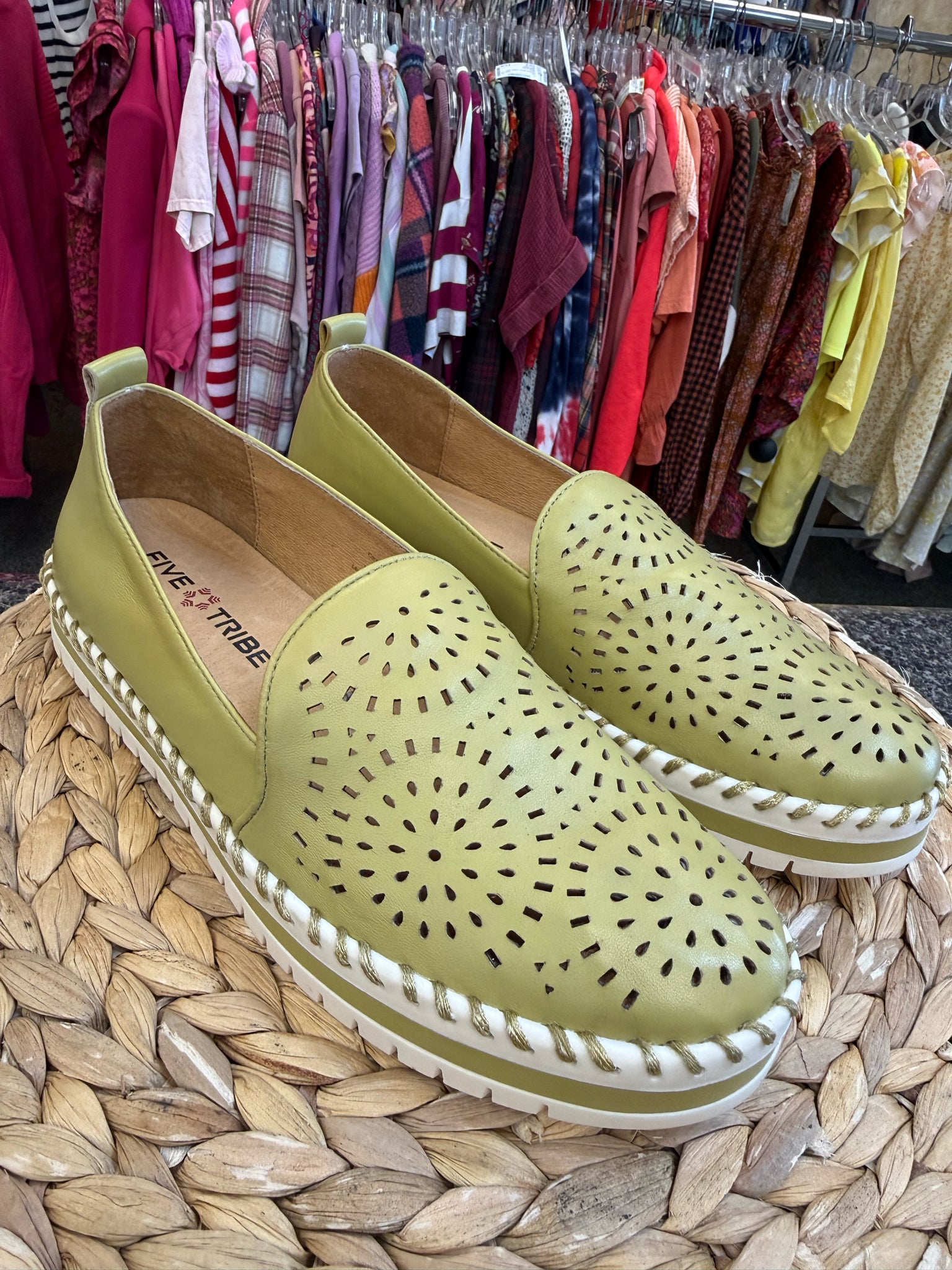 New with Tag FIVE TRIBE Lime green Size 8.5 Shoe