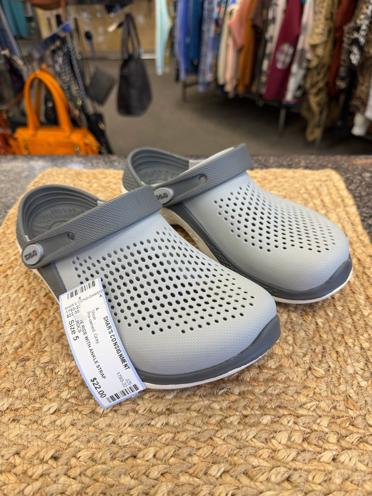 Pre-owned CROCS Gray Size 5 Shoe
