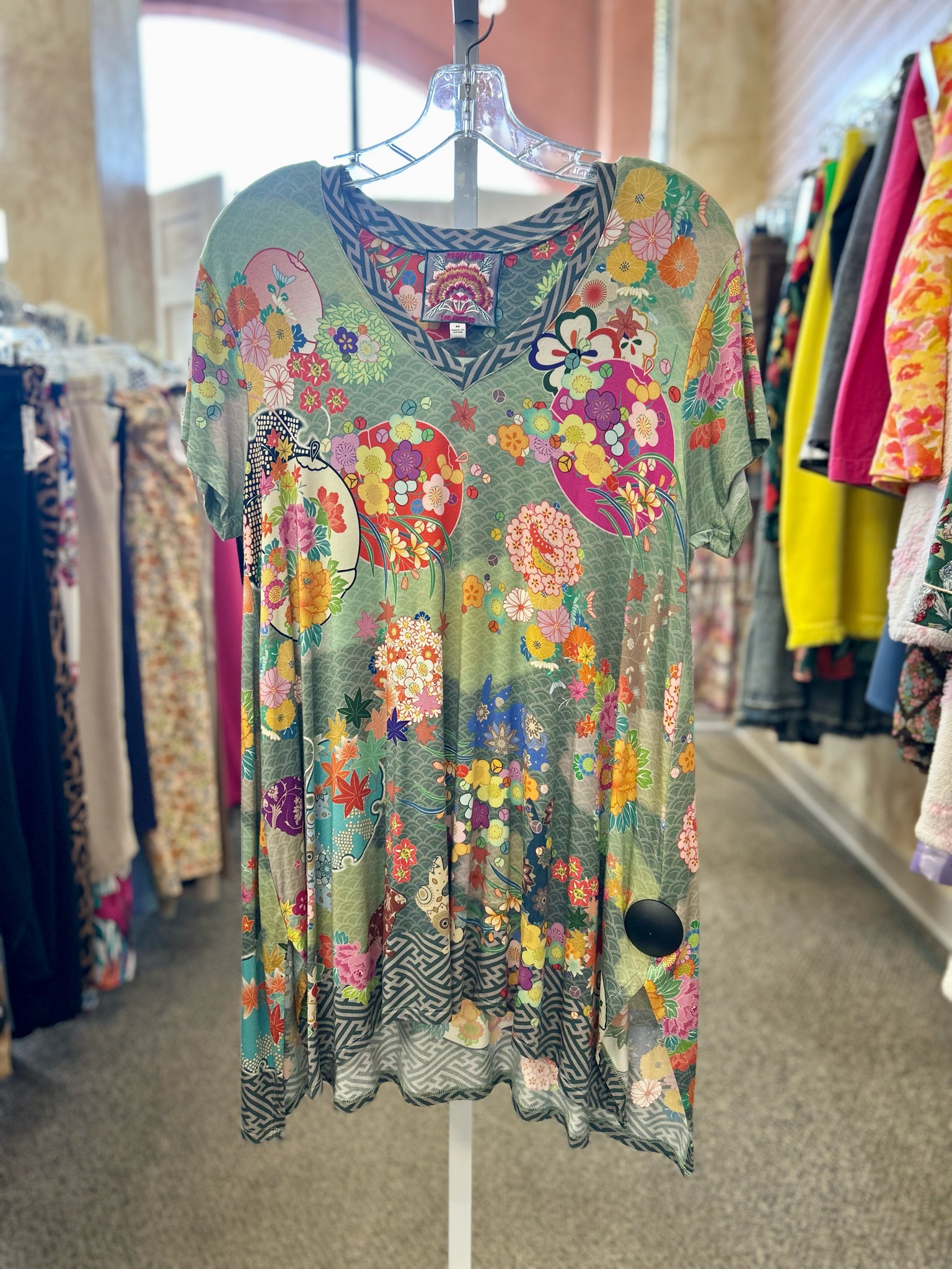 Pre-owned JOHNNY WAS Sage Hot Pink Cuffed Size: M Designer Blouse
