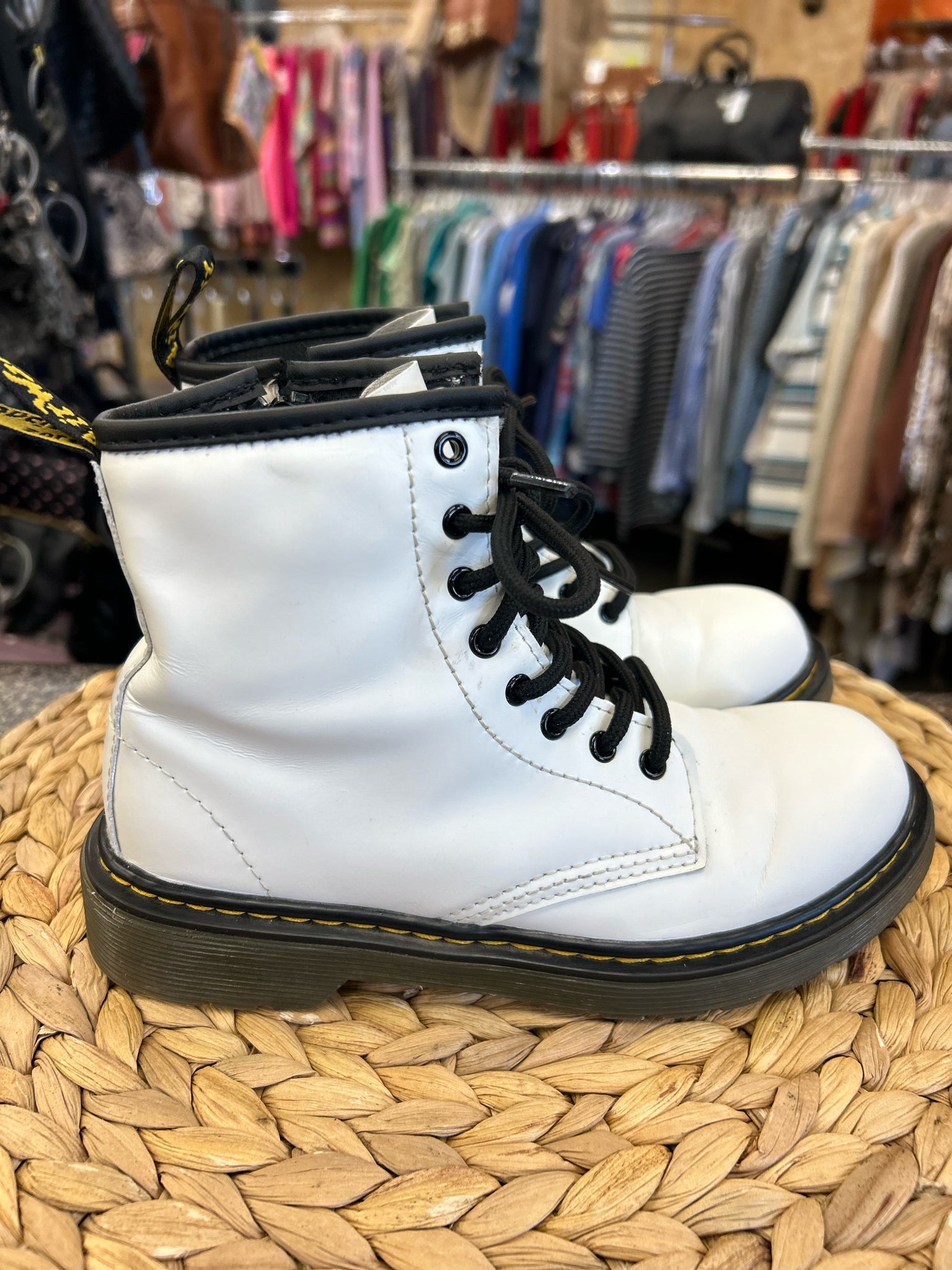 Pre-owned DR MARTENS White Black Trim Shoe Size 2 Girls Bootie