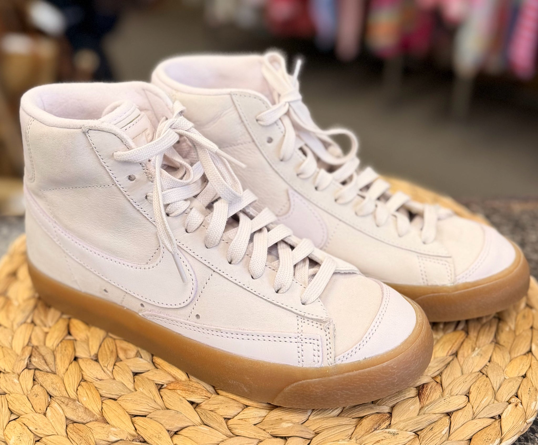 New Without Tag NIKE Cream Pink Trim Size 8.5 Designer Sneaker