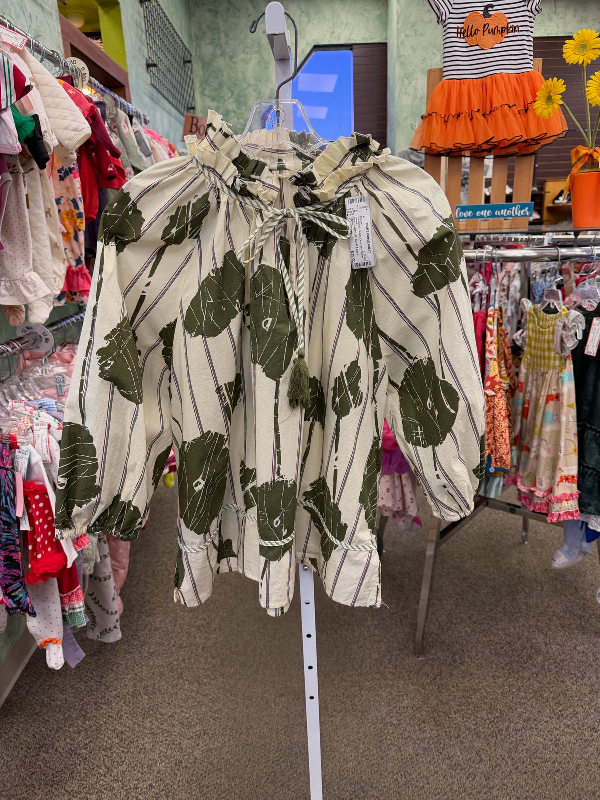 Pre-owned ENTRO Cream Olive Print Size: L Quarter Sleeve Blouse